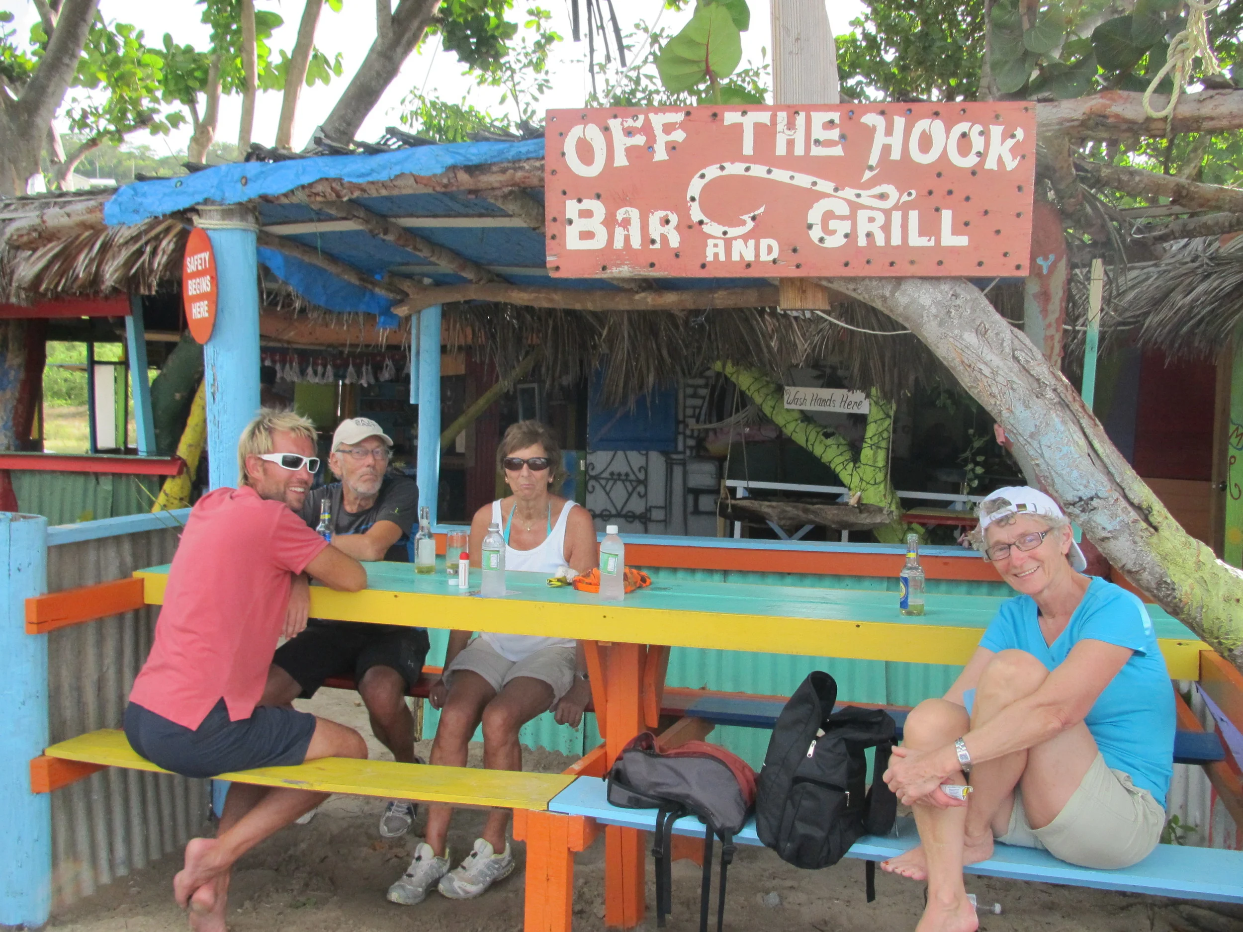 Pizza på Paradise beach etter tur