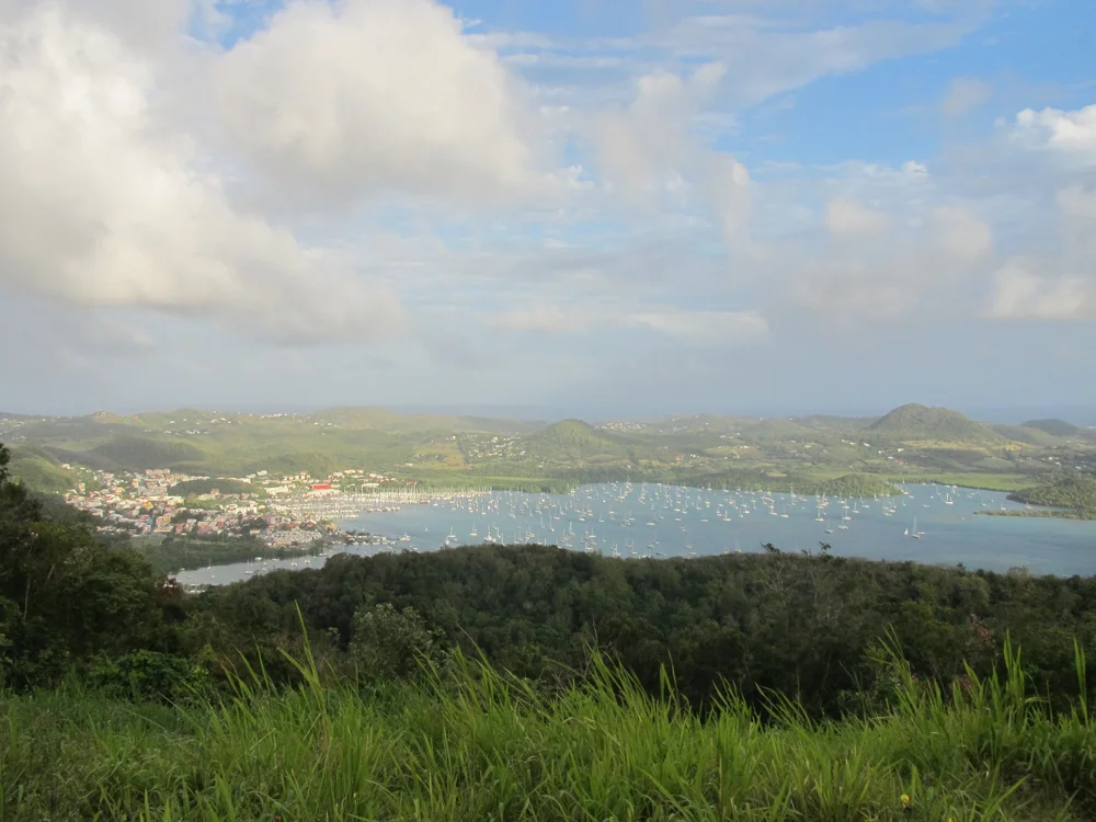 Utrolig mange seilbåter samlet på en plass