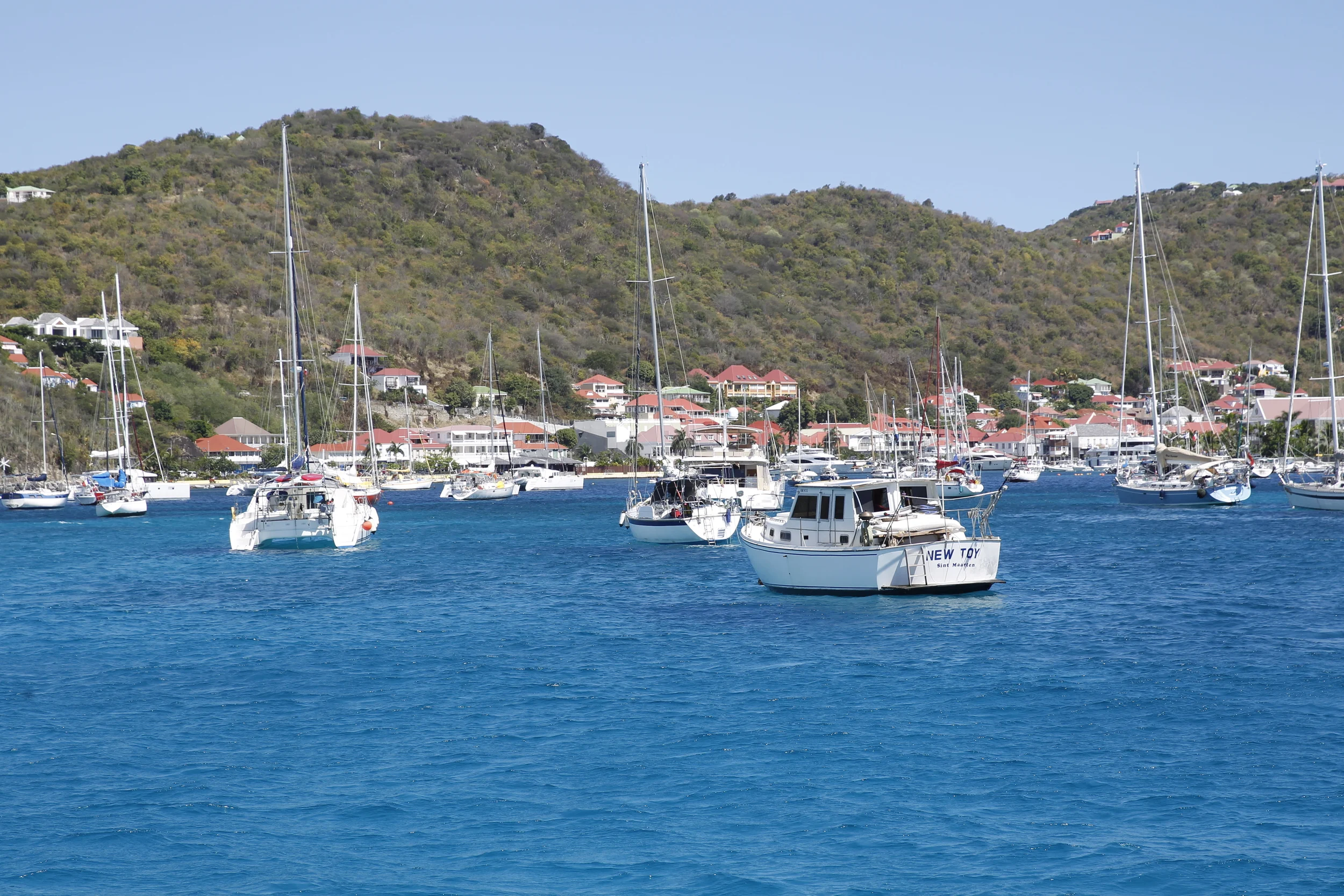 Utsikt fra ankerplass i Gustavia
