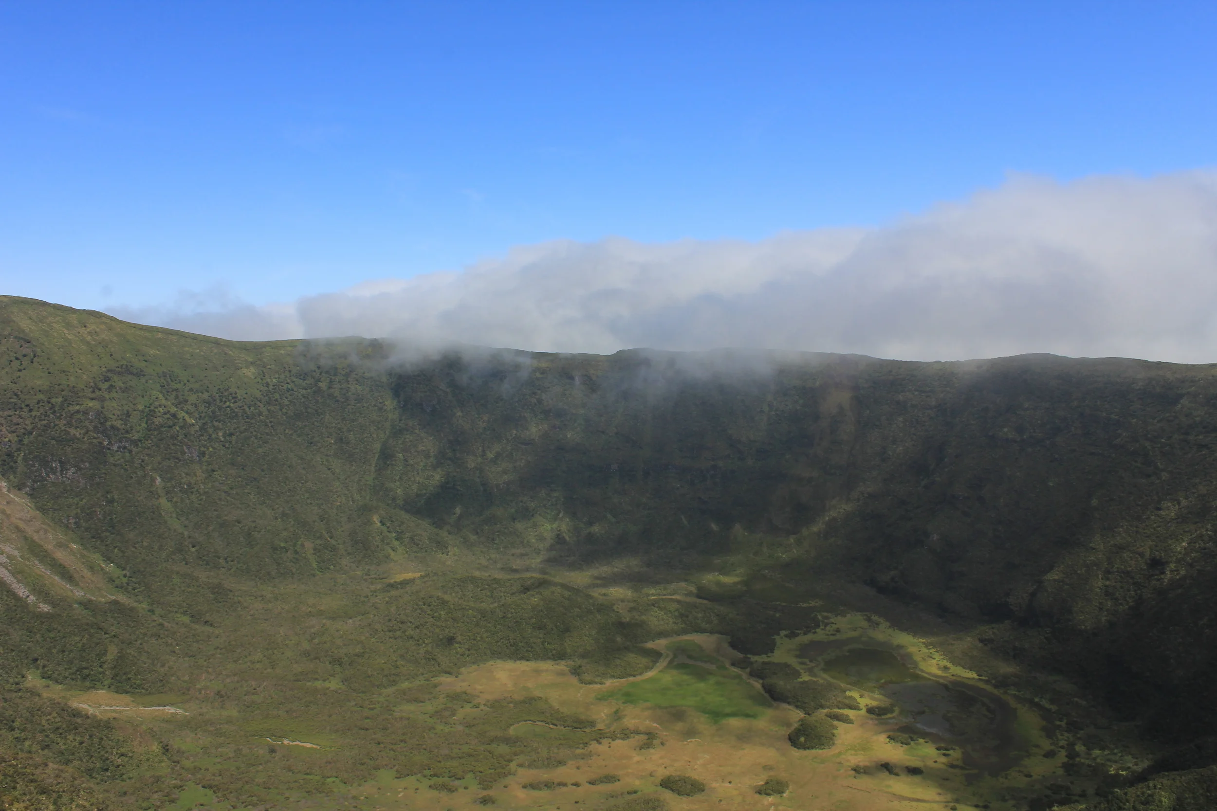 Faials høyeste punkt - et digert vulkankrater