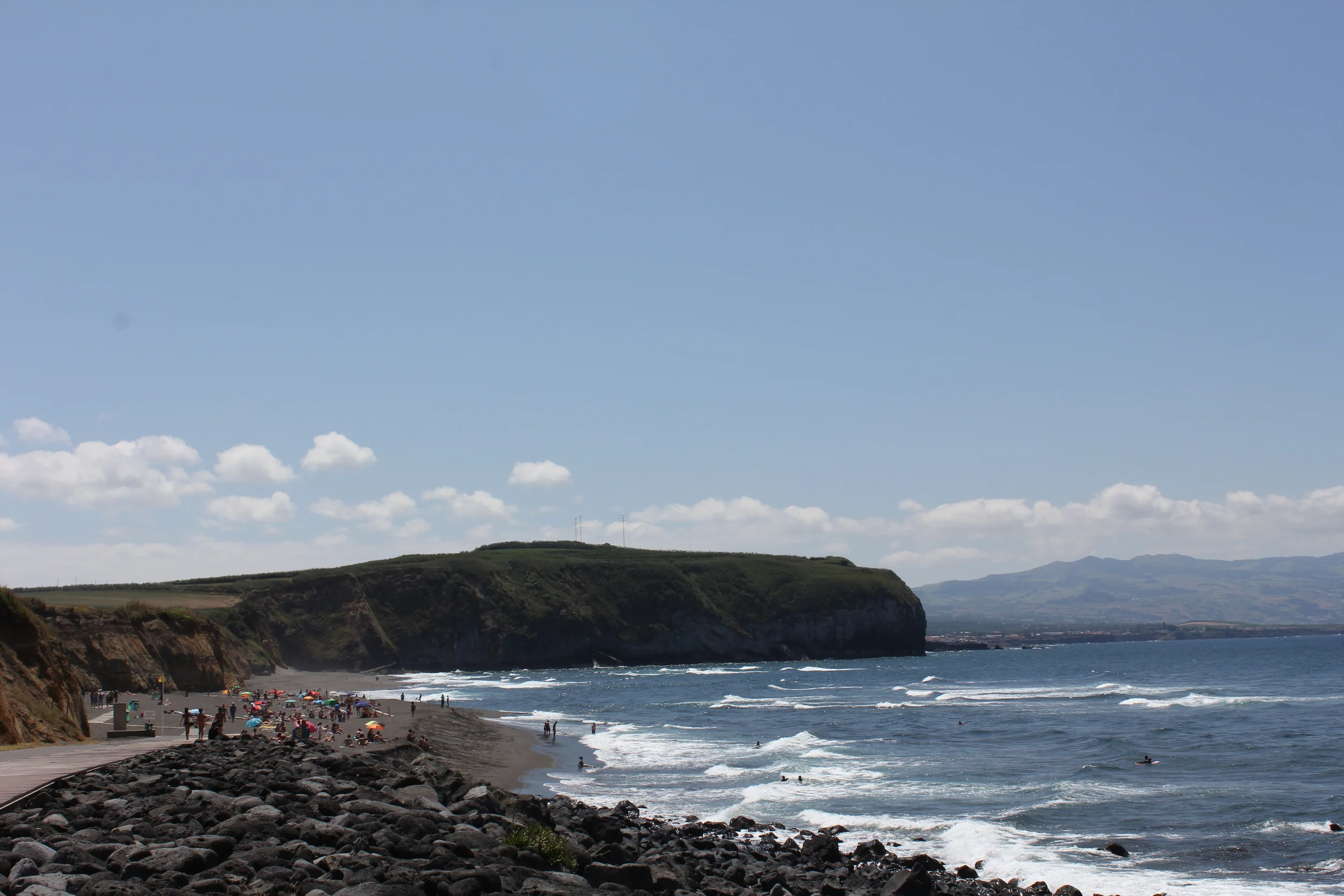 Lunsj ved bystranden i Ribeira Grande