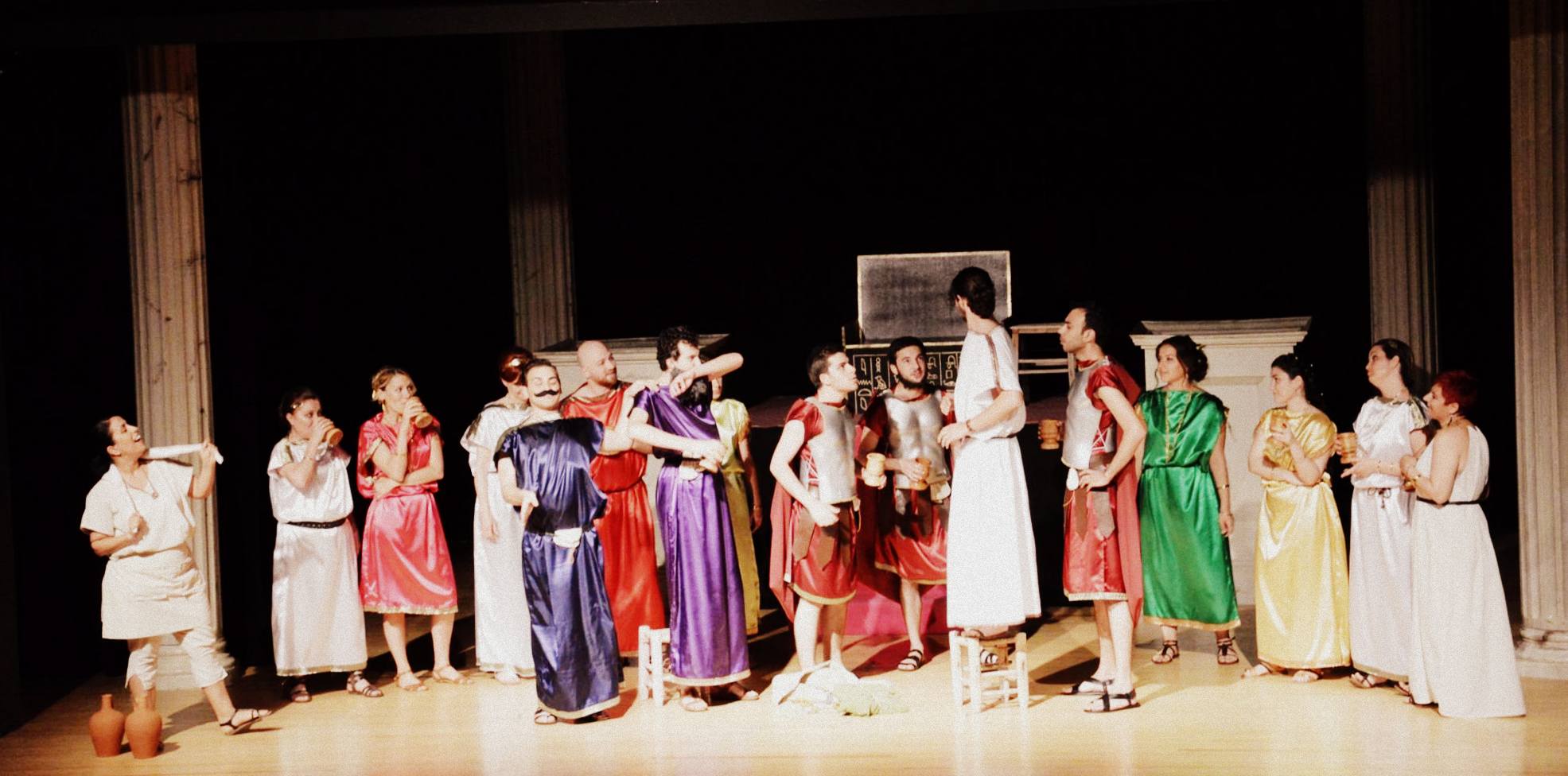AT TİYATROHANE 10.jpg