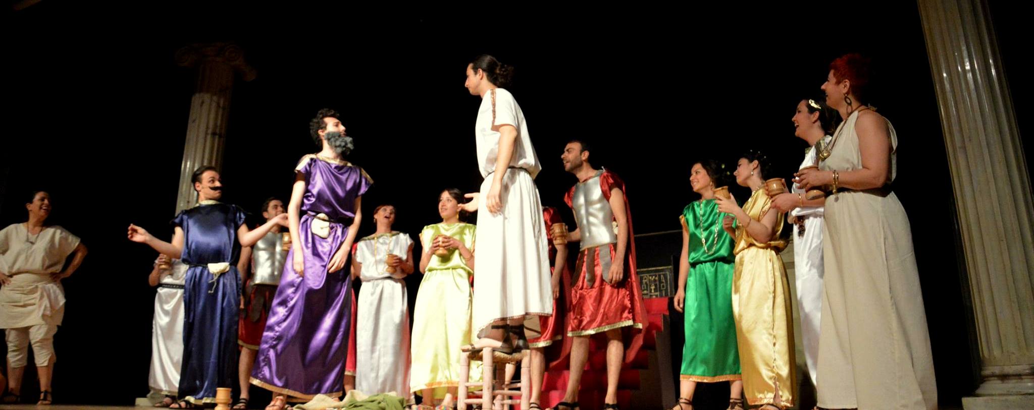 AT TİYATROHANE 16.jpg