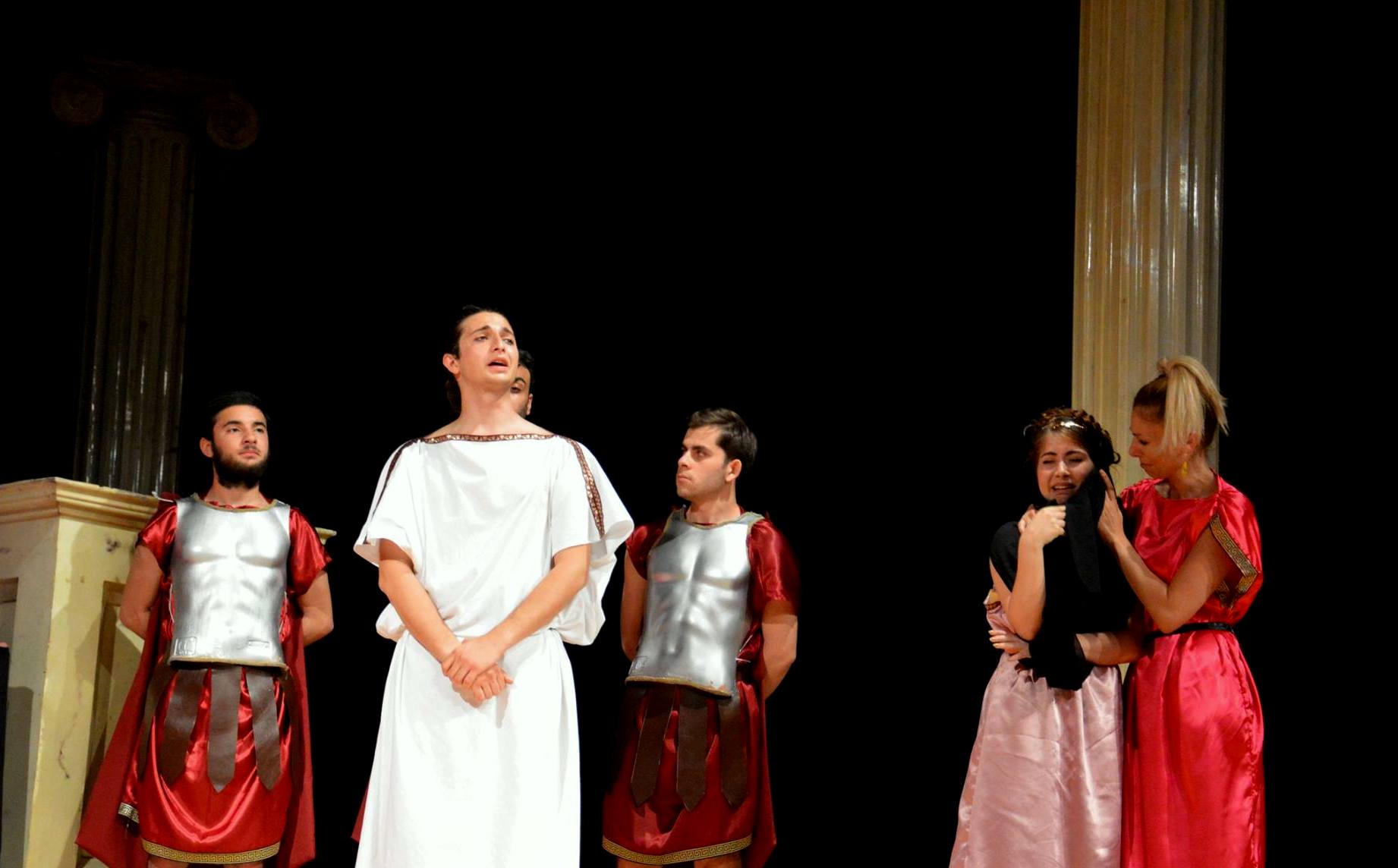 AT TİYATROHANE 50.jpg