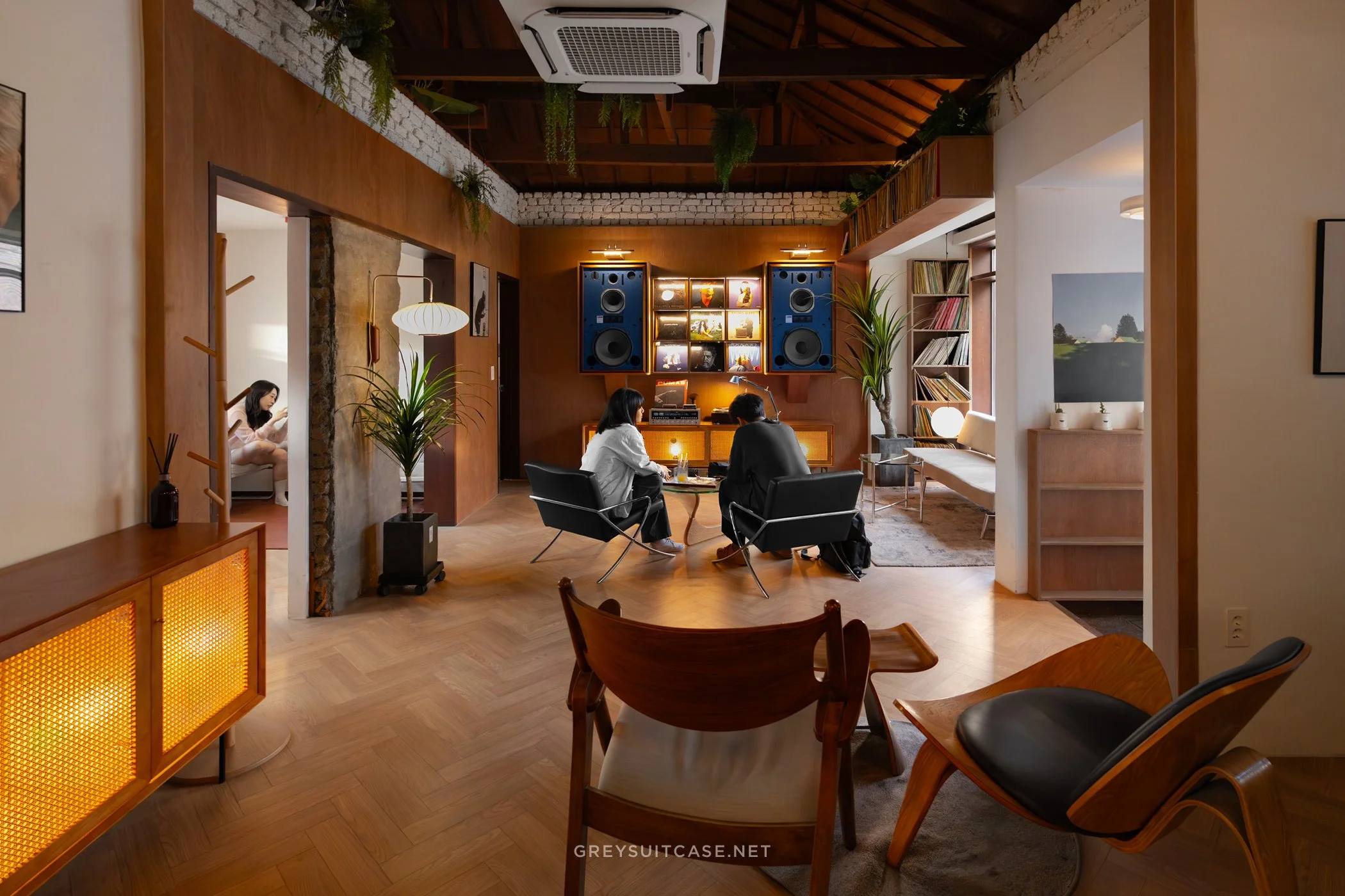 Greysuitcase Seoul Cafe Series: House of Vinyl Mangwon (하우스오브바이닐 망원점), Mangwon-dong (망원동), Seoul, South Korea.