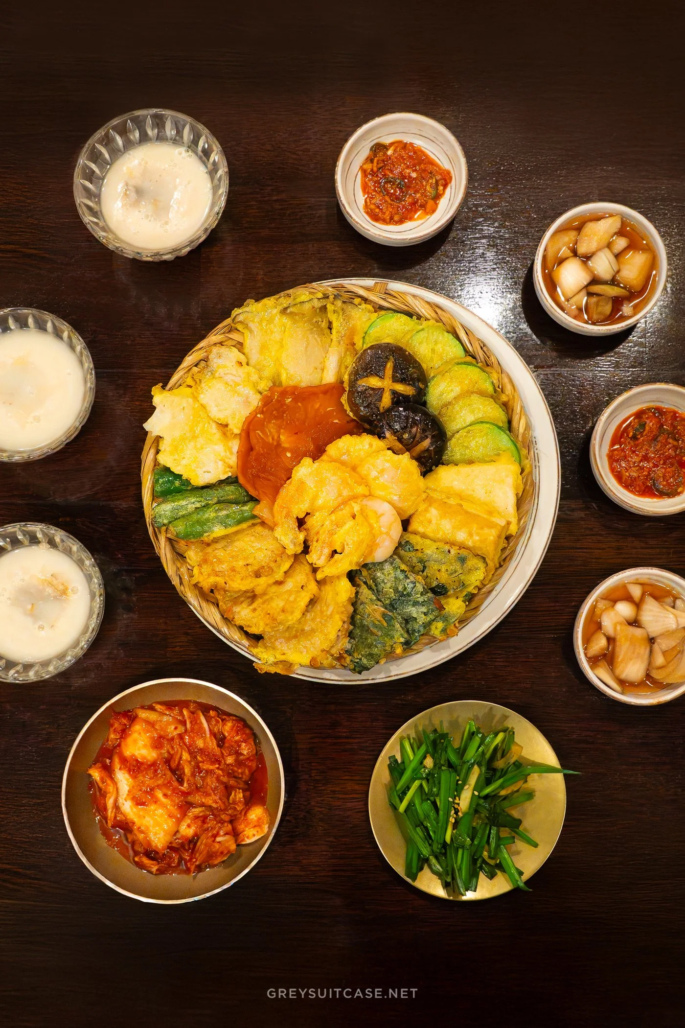 Greysuitcase Seoul Restaurant Series: Sinsajeon (신사전), Garosu-gil (가로수길), Sinsa-dong (신사동), Gangnam (강남), Seoul, South Korea.