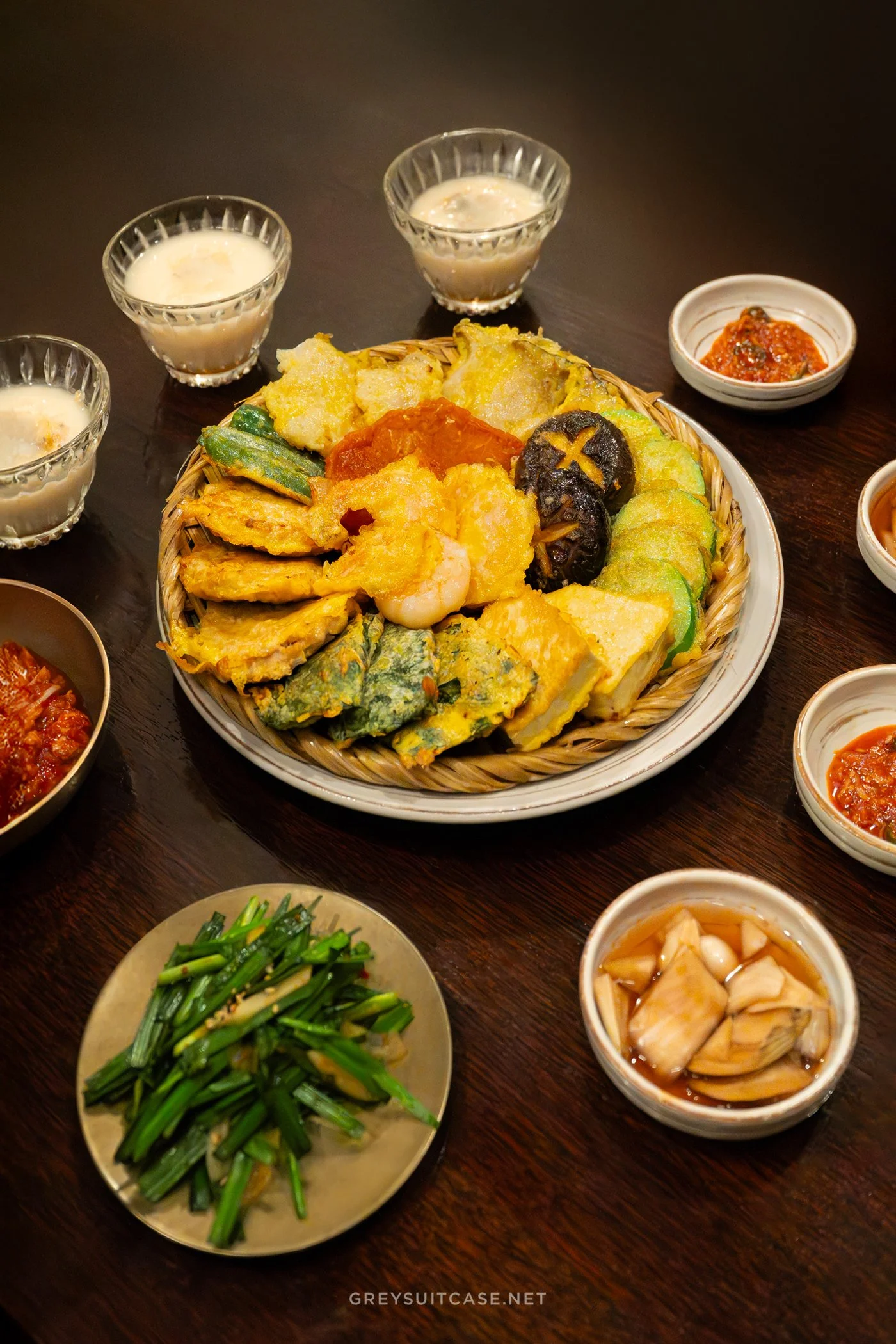 Greysuitcase Seoul Restaurant Series: Sinsajeon (신사전), Garosu-gil (가로수길), Sinsa-dong (신사동), Gangnam (강남), Seoul, South Korea.