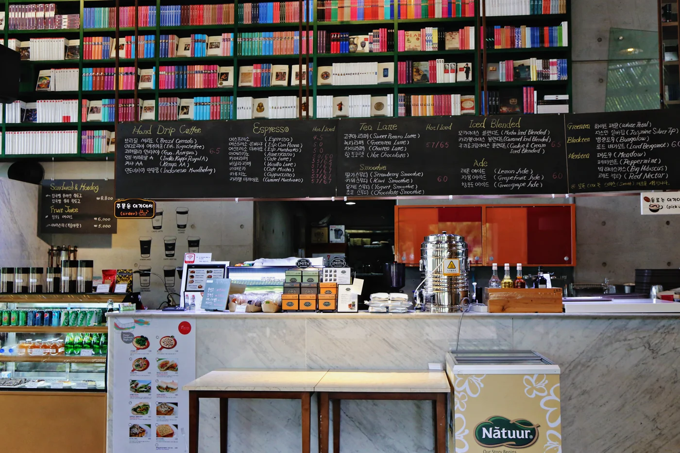 ForestaBookCafe04.jpg