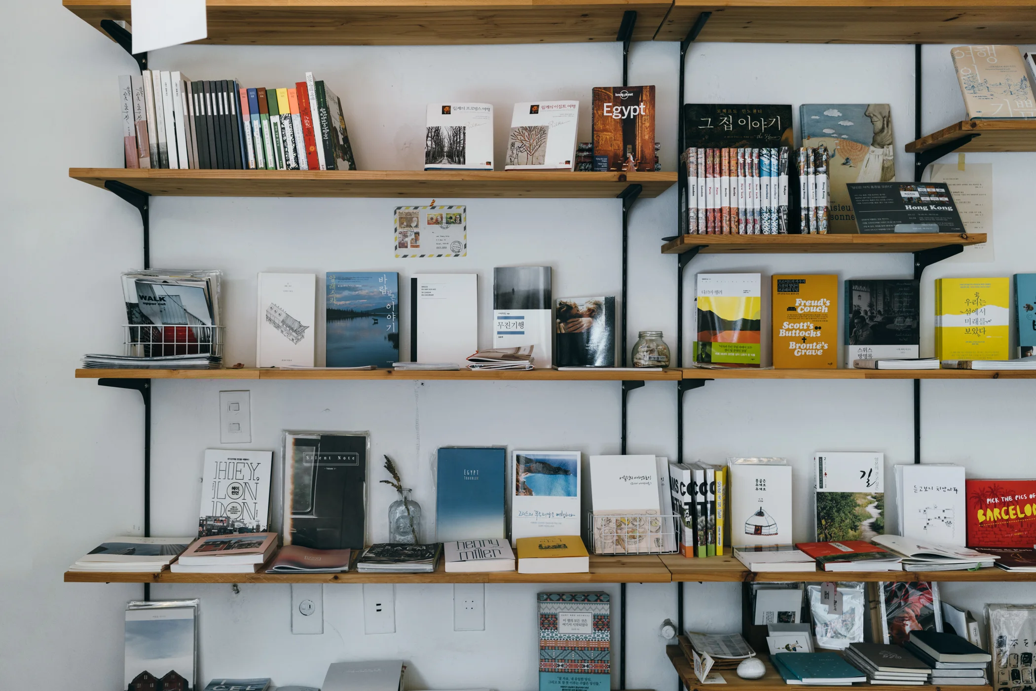 Greysuitcase Seoul Series: Stop For Now Travel Bookstore (여행책방 일단멈춤), Yeonmi-dong, Seoul, South Korea.