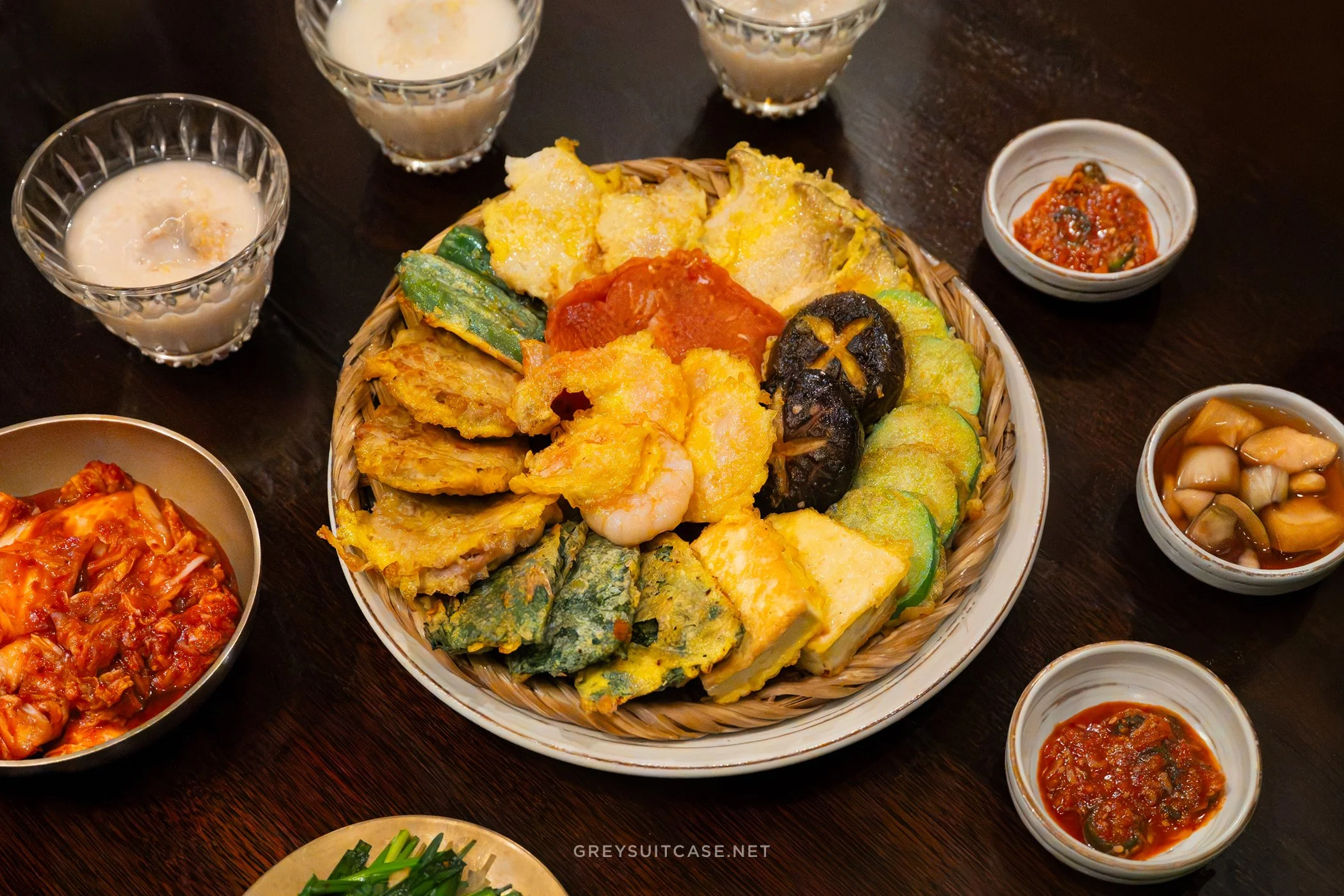 Greysuitcase Seoul Restaurant Series: Sinsajeon (신사전), Garosu-gil (가로수길), Sinsa-dong (신사동), Gangnam (강남), Seoul, South Korea.