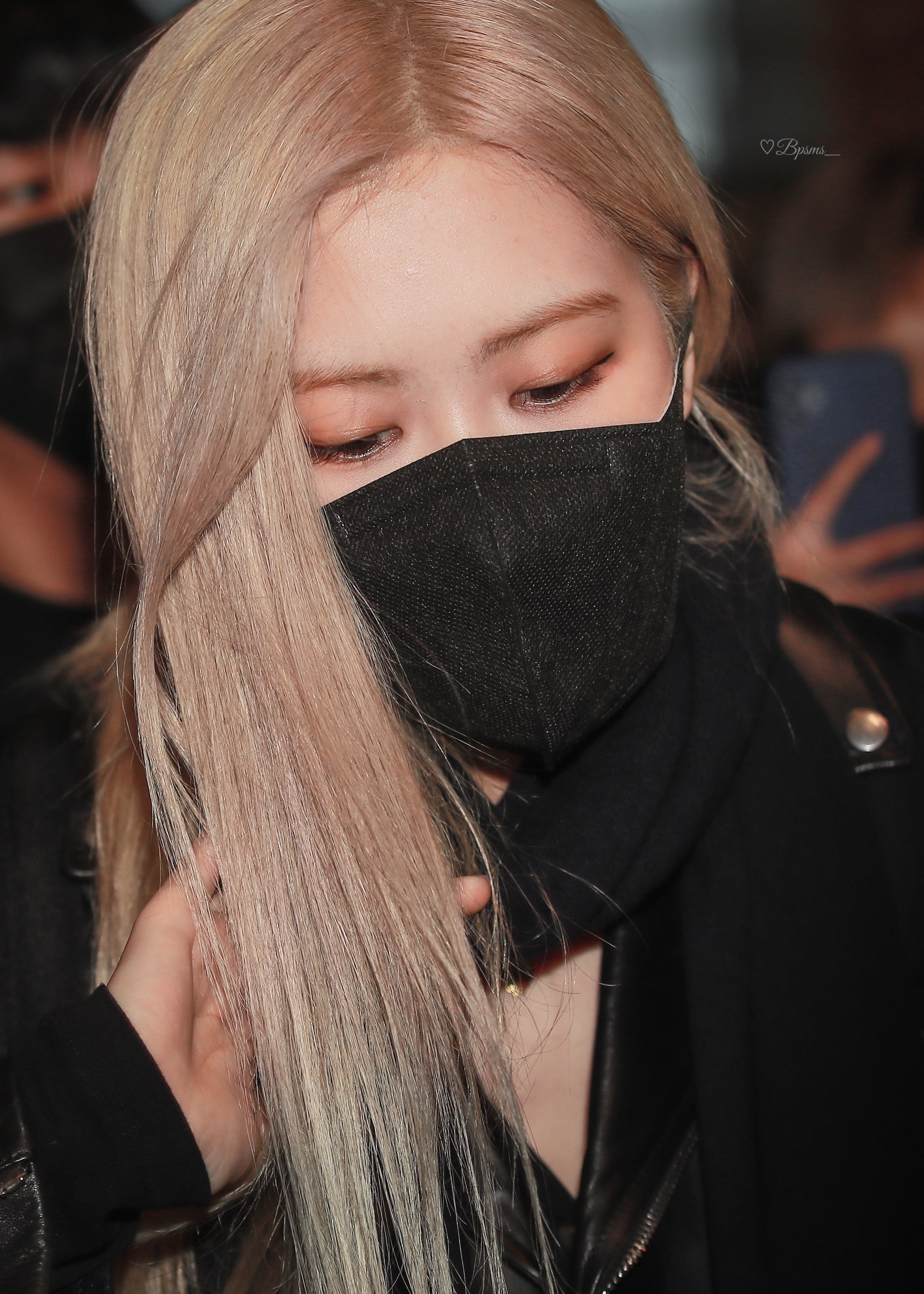 Blackpink Rosé at Incheon Airport heading to Los Angeles