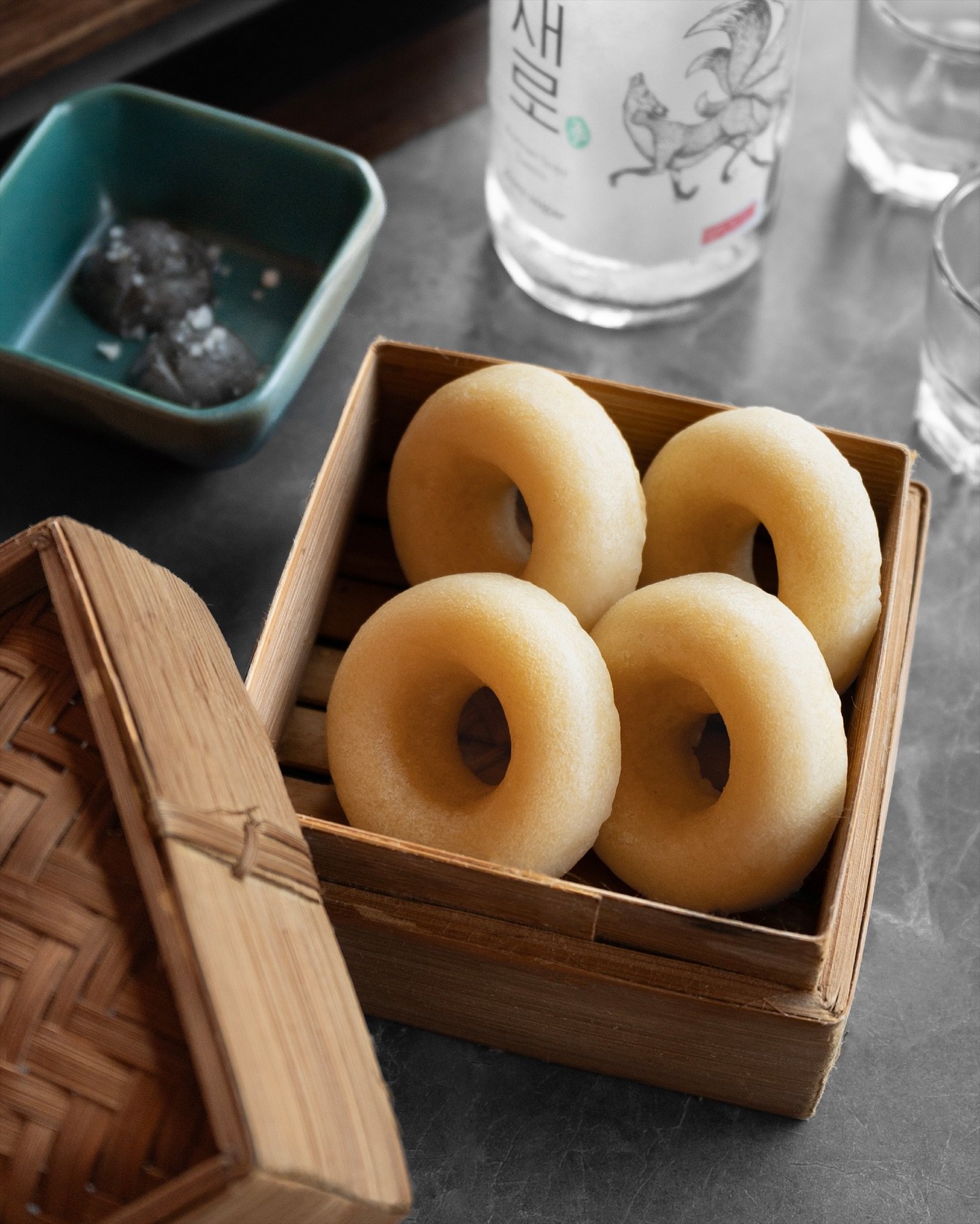// Sutbul //

Sutbul is a new contemporary Korean dining restaurant that just opened in Golf Island PIK February this year. Focusing on traditional menus with a modern twist, Sutbul offers a variety of unique menus that are different from the dishes 