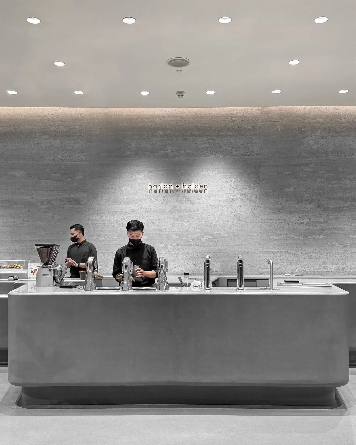 // harlan + holden coffee //
&mdash;
In Frame:

☕️ Butterscotch Latte &bull; 10/10
&mdash;
#harlanholdencoffee #harlanholdencoffeejakarta #gandariacity #jktfoodie #jktfoodblogger #jktspot #jakartaspot #coffeeshopjakarta #coffeeshopjakartaselatan