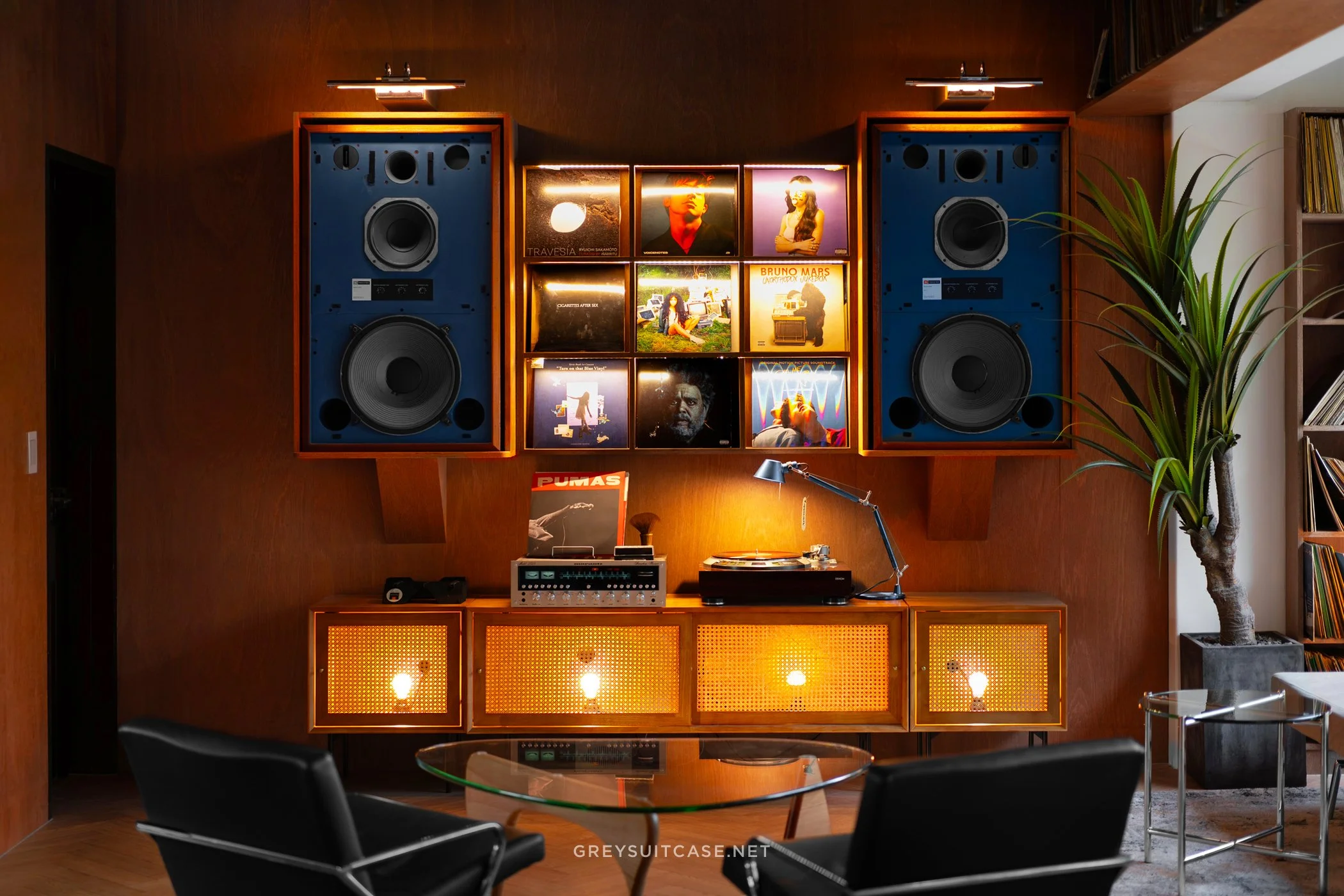 House of Vinyl Mangwon • 하우스오브바이닐 망원점