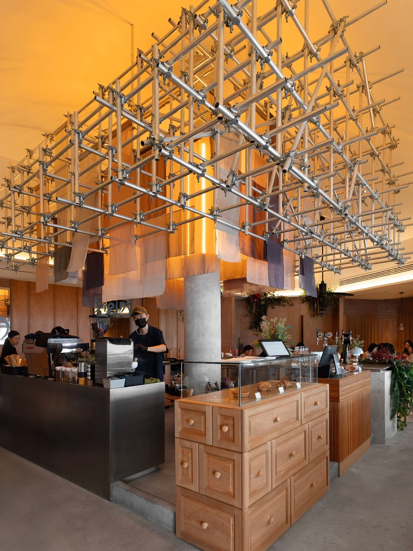 // Cloudfields //

Cloudfields is an all-day brunch cafe/casual dining restaurant in Outram/Tiong Bahru area in Singapore that serves Asian fusion menu.

In Frame:

🍹 Morning Whisper &bull; 9/10 🍟 Cacio e Pepe Fries &bull; 8/10 🍝 Nori Clams Pasta 