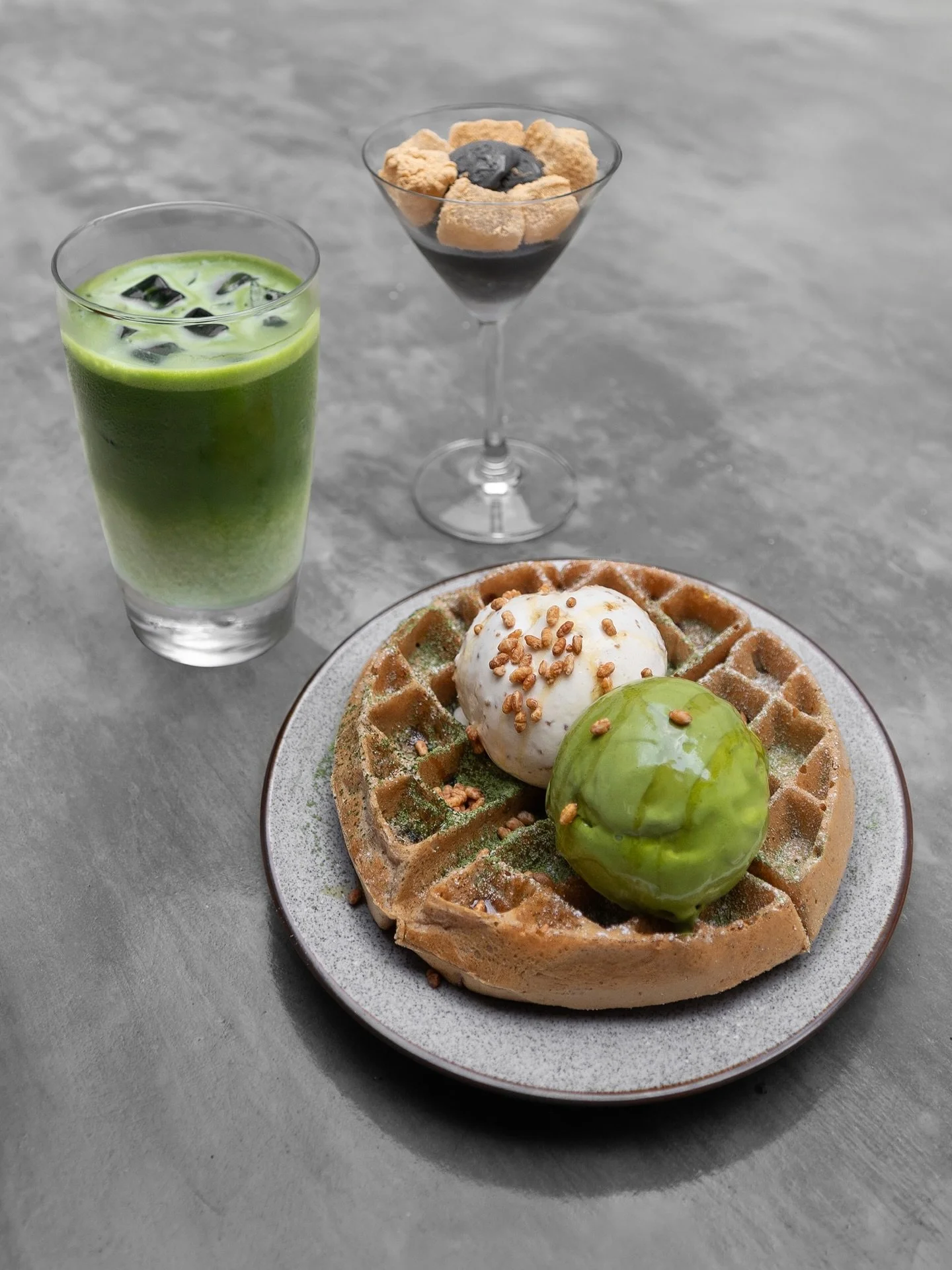 // Hvala Jakarta //

Hvala&rsquo;s Singapore first international location just opened in South Jakarta last Sunday (19 Apr). Their menu focuses on a variety of matcha drinks and desserts that are similar to their outlets in Singapore.

In Frame:

🍵 