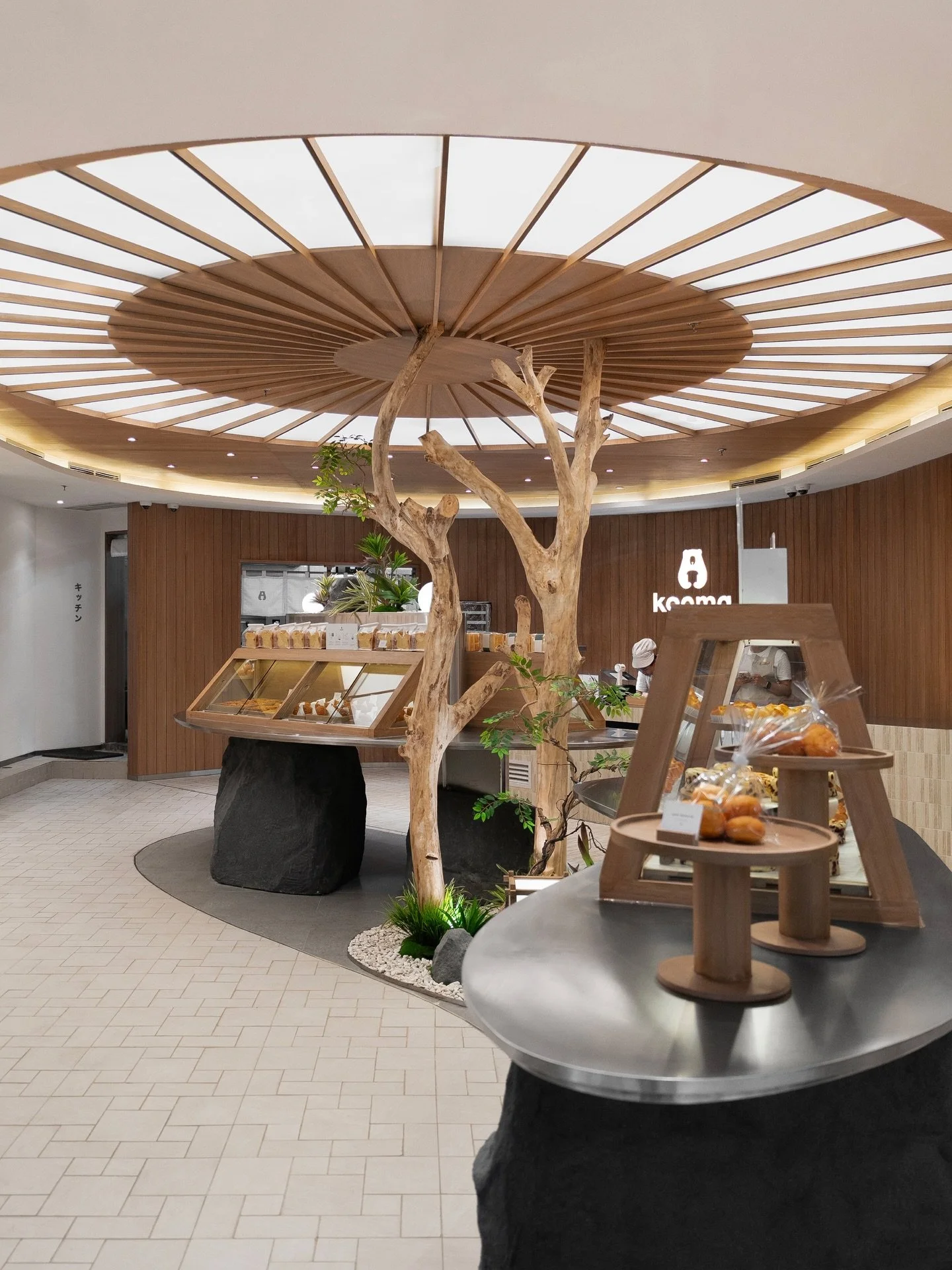 // Kooma Bakery Plaza Senayan 🍞 //

Kooma Bakery is a an artisan bakery that sell 30+ variety of Japanese breads. Made with imported premium ingredients from Japan, these breads are baked fresh daily using Japanese traditional technique called &lsqu