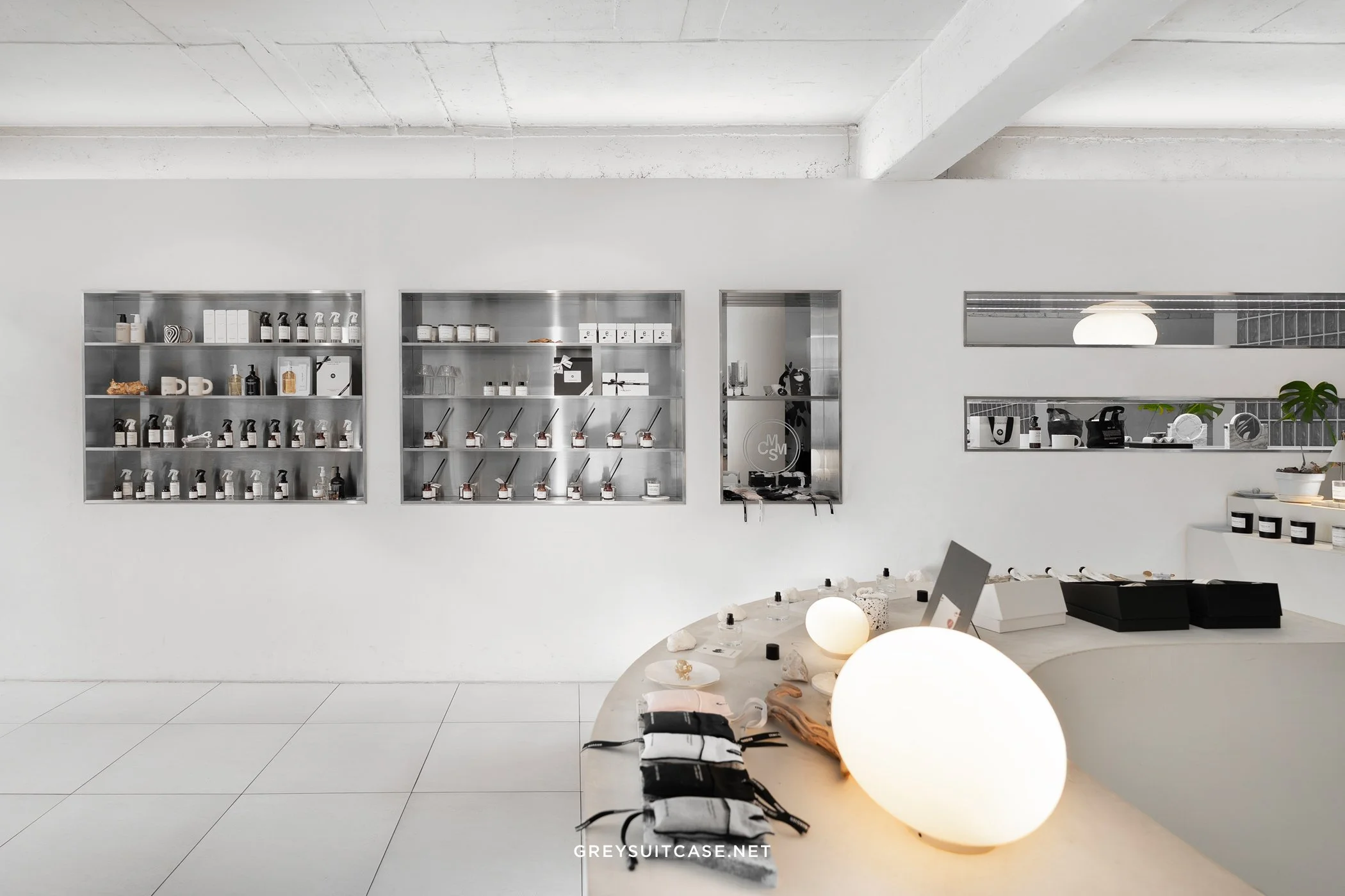 Greysuitcase Seoul Shop Series: Cosmic Mansion (코스믹맨션), Hannam-dong (한남동), Yongsan-gu (용산구), Seoul, South Korea.