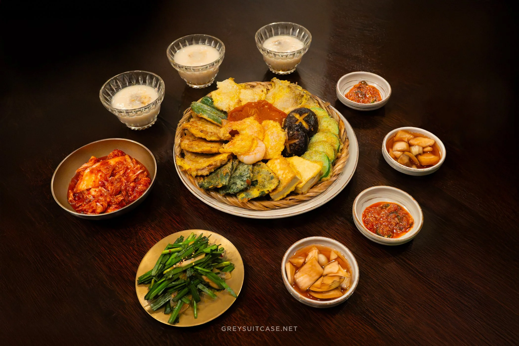 Greysuitcase Seoul Restaurant Series: Sinsajeon (신사전), Garosu-gil (가로수길), Sinsa-dong (신사동), Gangnam (강남), Seoul, South Korea.