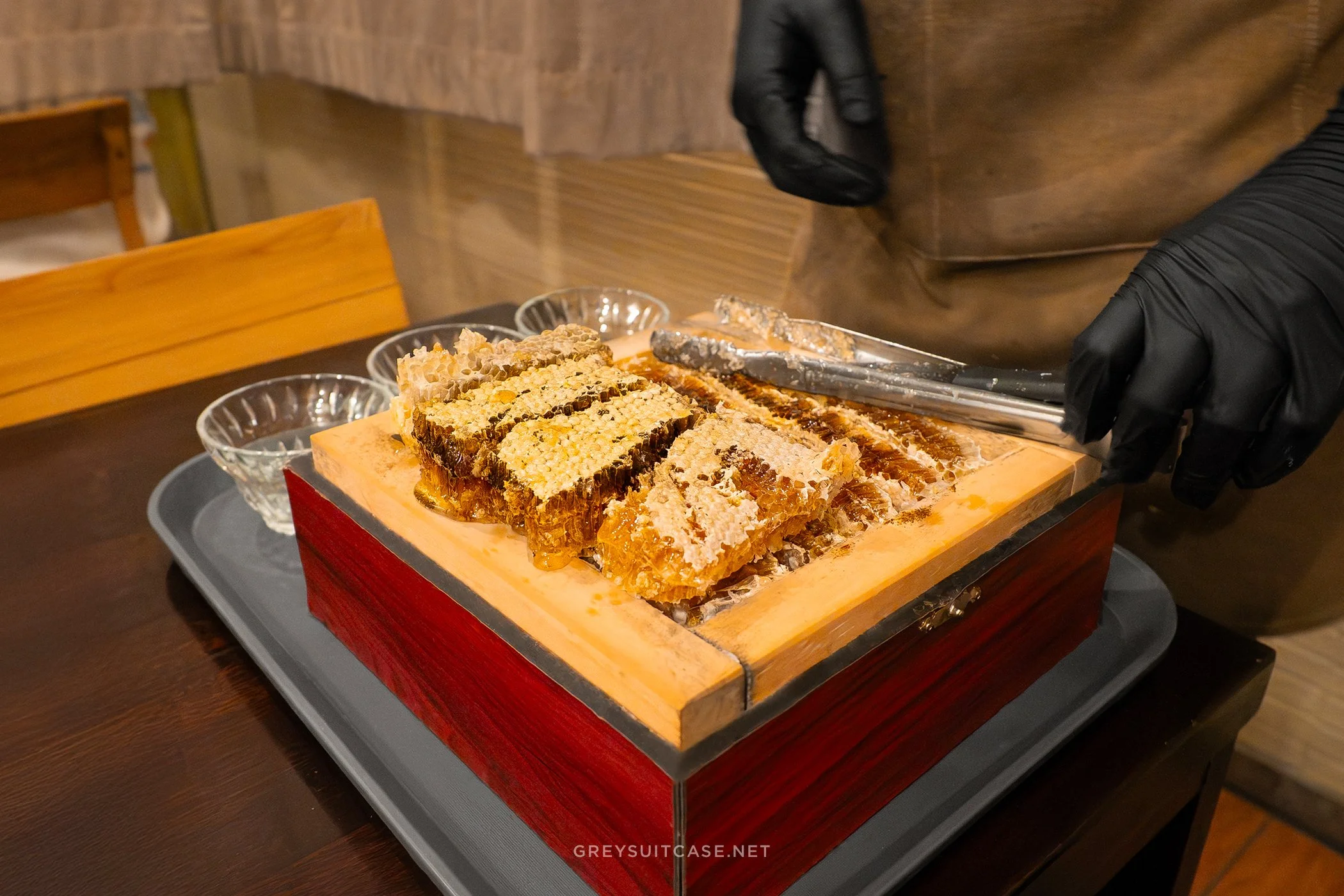 Greysuitcase Seoul Restaurant Series: Sinsajeon (신사전), Garosu-gil (가로수길), Sinsa-dong (신사동), Gangnam (강남), Seoul, South Korea.