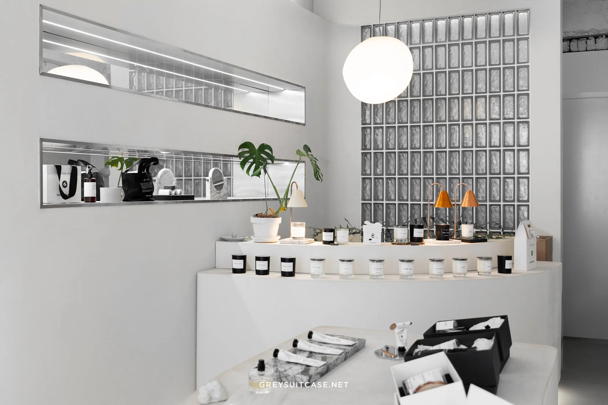 Greysuitcase Seoul Shop Series: Cosmic Mansion (코스믹맨션), Hannam-dong (한남동), Yongsan-gu (용산구), Seoul, South Korea.