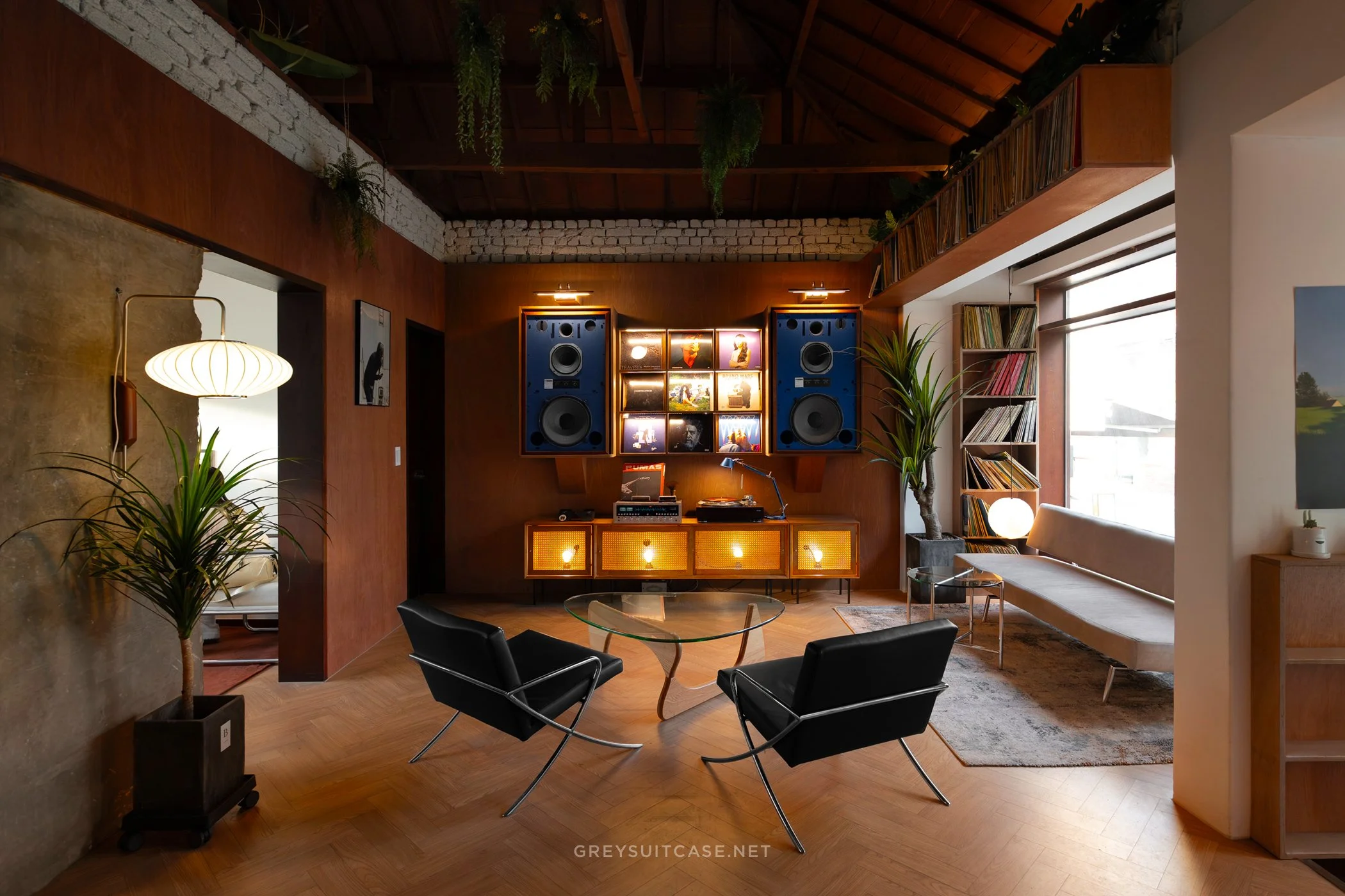 Greysuitcase Seoul Cafe Series: House of Vinyl Mangwon (하우스오브바이닐 망원점), Mangwon-dong (망원동), Seoul, South Korea.