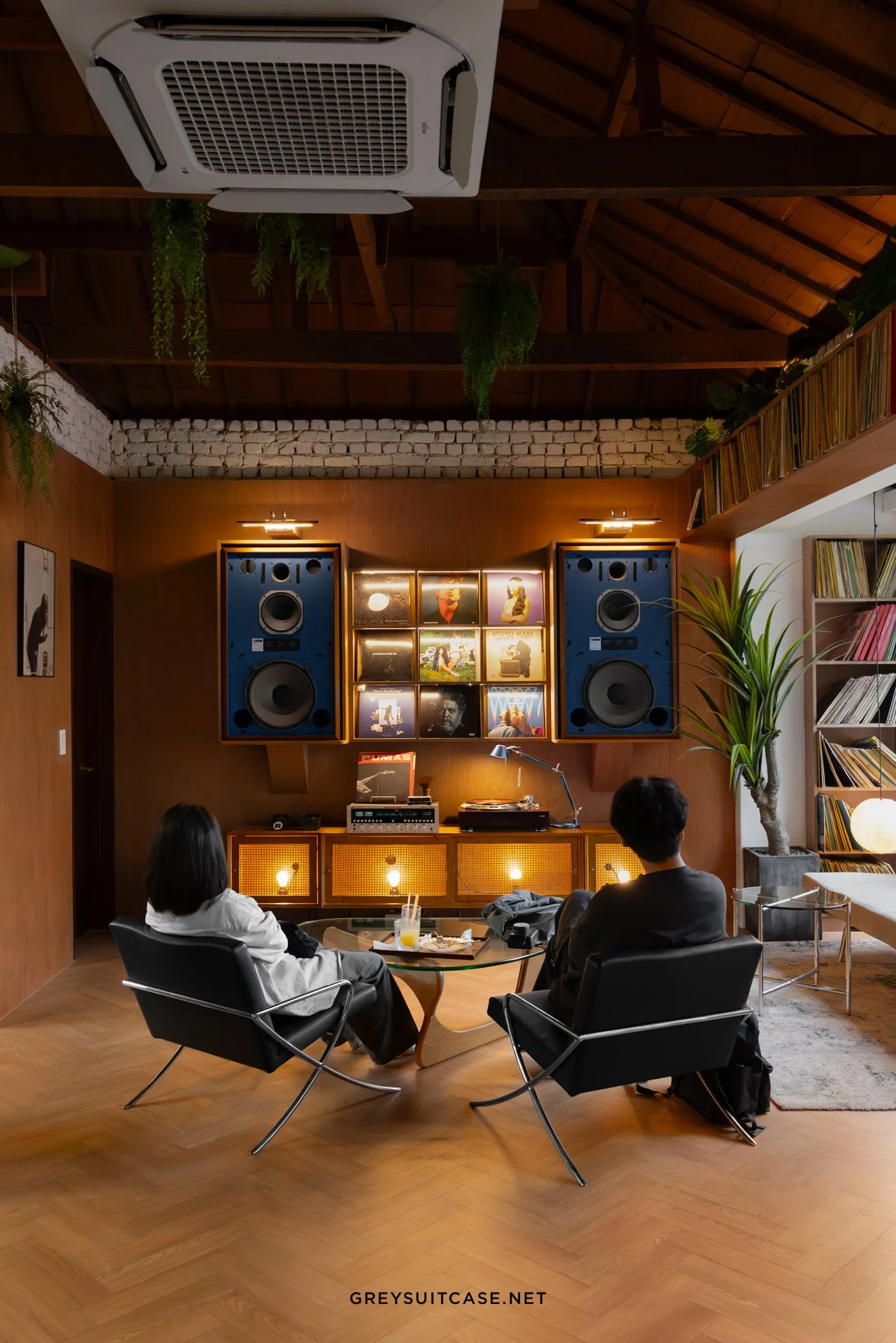 Greysuitcase Seoul Cafe Series: House of Vinyl Mangwon (하우스오브바이닐 망원점), Mangwon-dong (망원동), Seoul, South Korea.