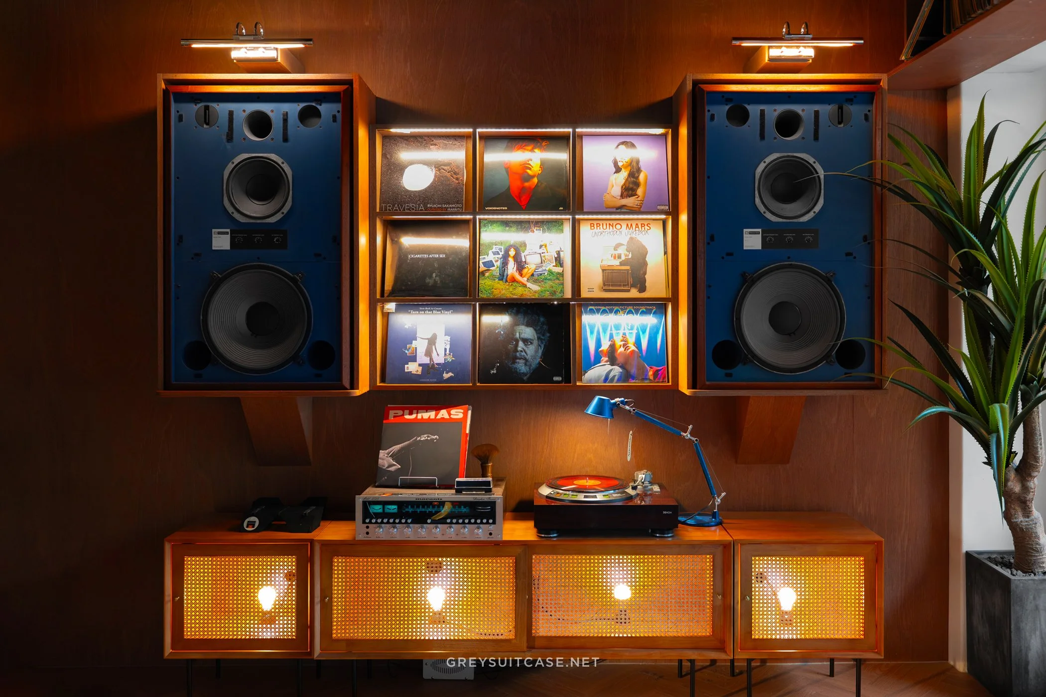 Greysuitcase Seoul Cafe Series: House of Vinyl Mangwon (하우스오브바이닐 망원점), Mangwon-dong (망원동), Seoul, South Korea.