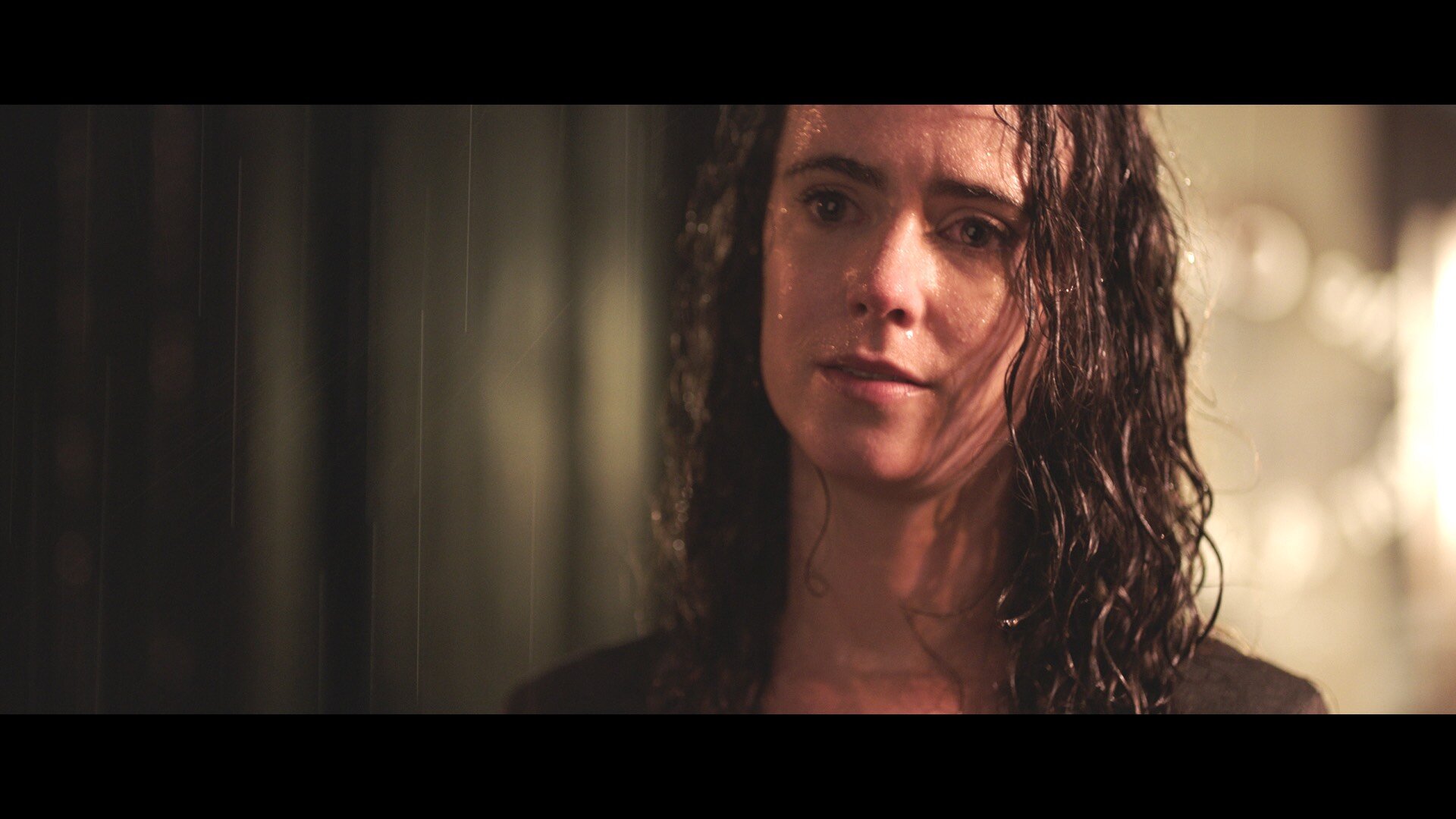 Amy Manson plays Fiona