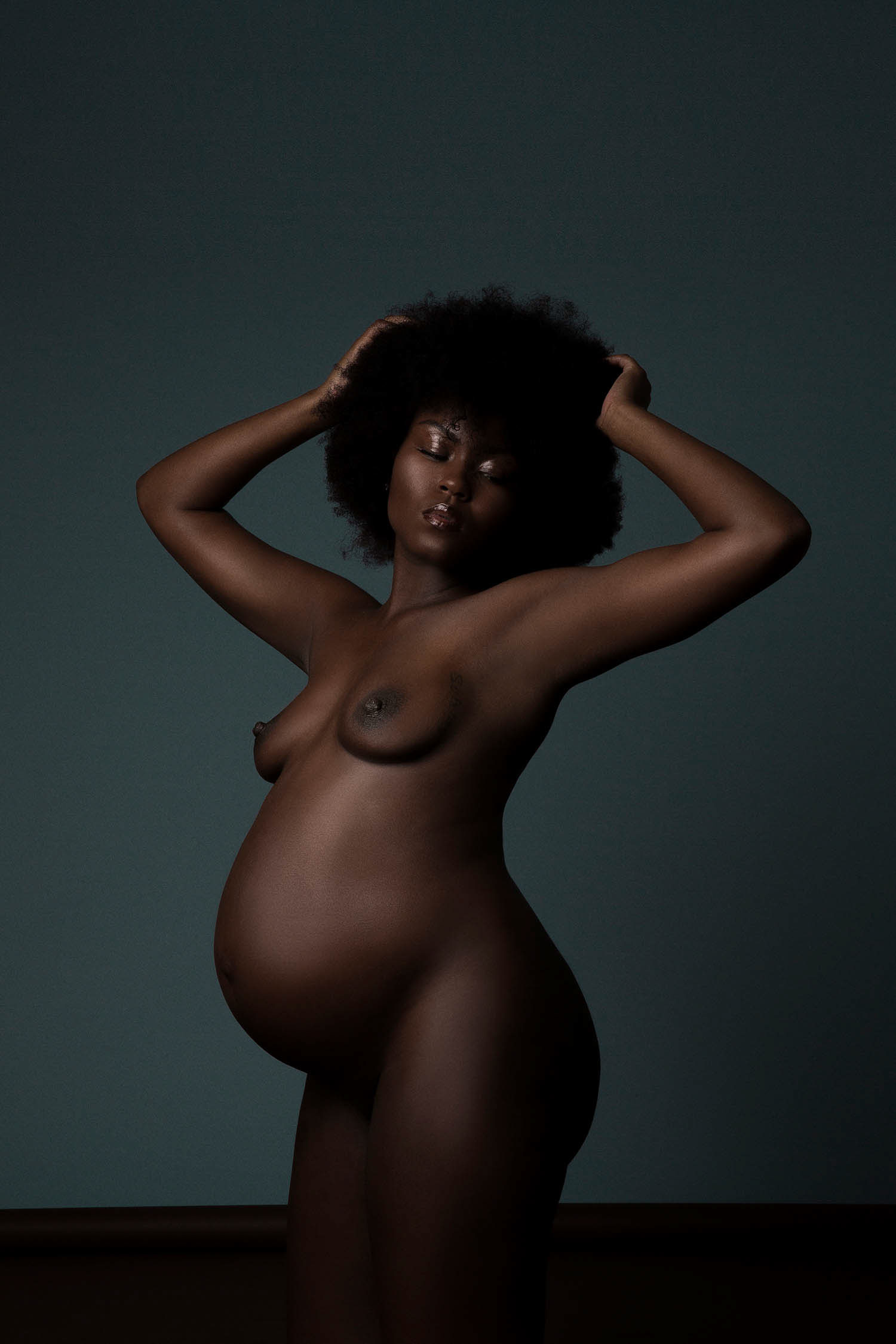 Maternity portraits with afro styled hair