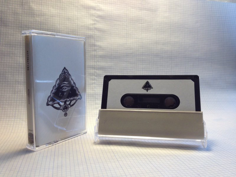 REPRESSURED (automating cassette by Patient Sounds) PATIENT SOUNDS "Clustered tones, textures and swells, rolling piano lines, ebbing across the brain frequency. These two pieces typify the kind of delicate gusto we find appealing in brain music." VITAL WEEKLY "Twenty-some minutes of more great music! Another excellent Automating release." MEDITATIONS "地下電子音楽の行く末と自身のコラージュの感性が共鳴しつつ、Patient色な緩やかな郷愁が漂います。"