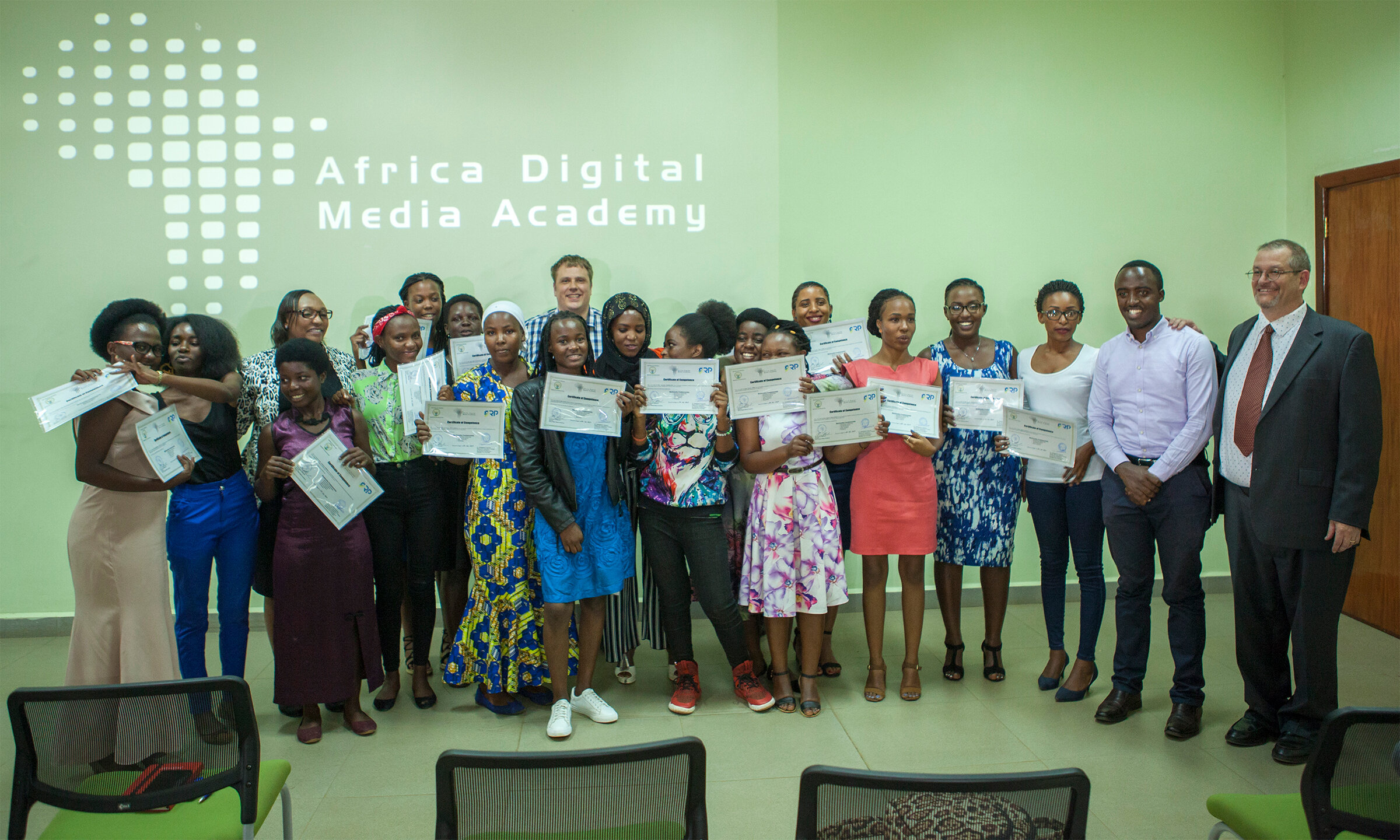  Everyone involved in the ADMA Imbuto graduation in a nice group photo. 