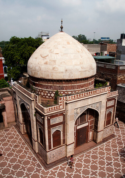 Ataga-khan-tomb-at-Nizamuddin-in-Delhi-India.jpg