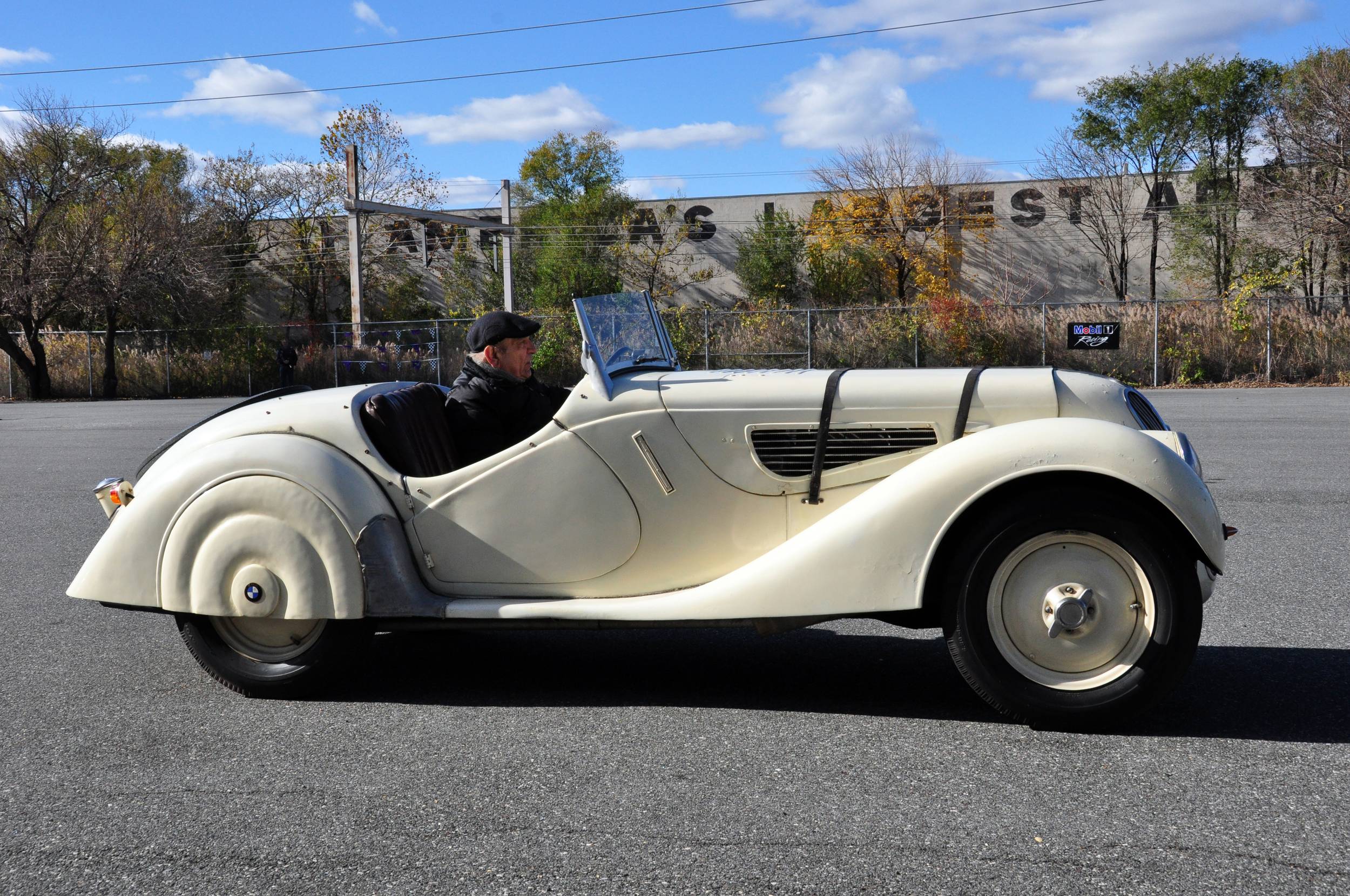 1 37 BMW 328 (1).jpg