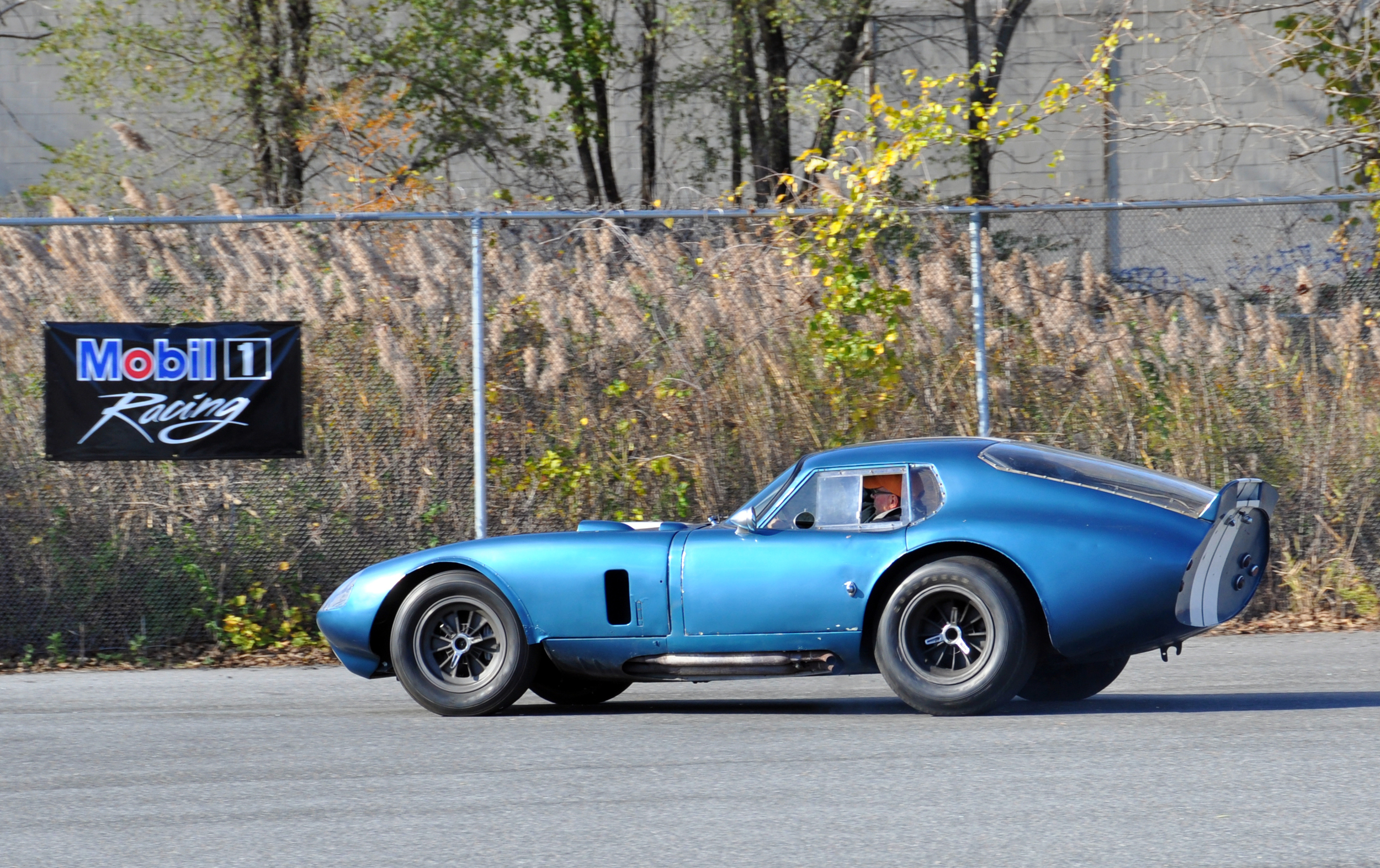 1 64 Shelby Cobra Daytona Coupe (1).jpg