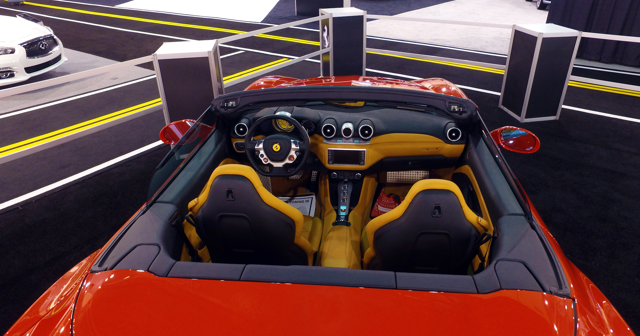 1 Ferrari California T (1).jpg