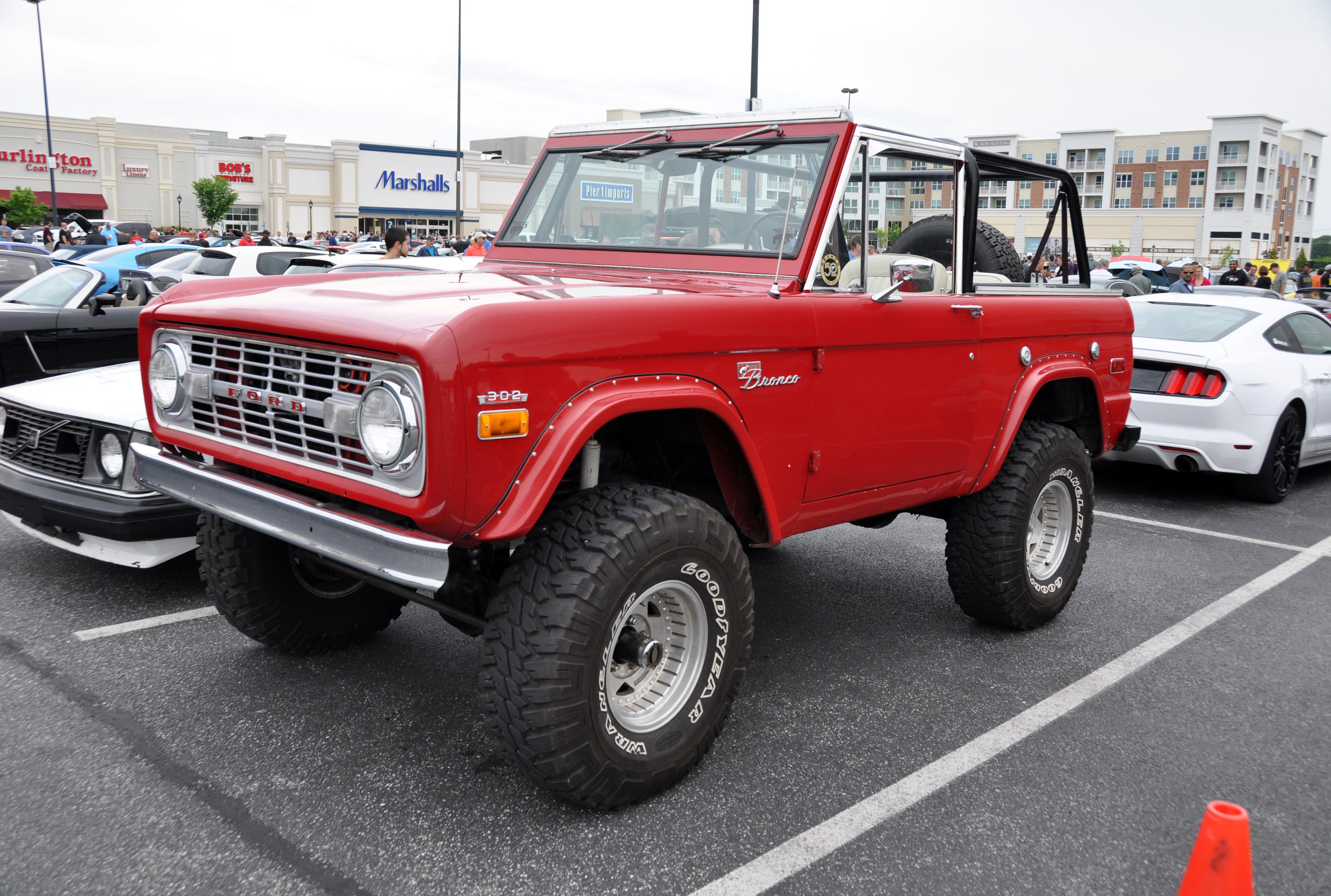 1 Ford Bronco.jpg