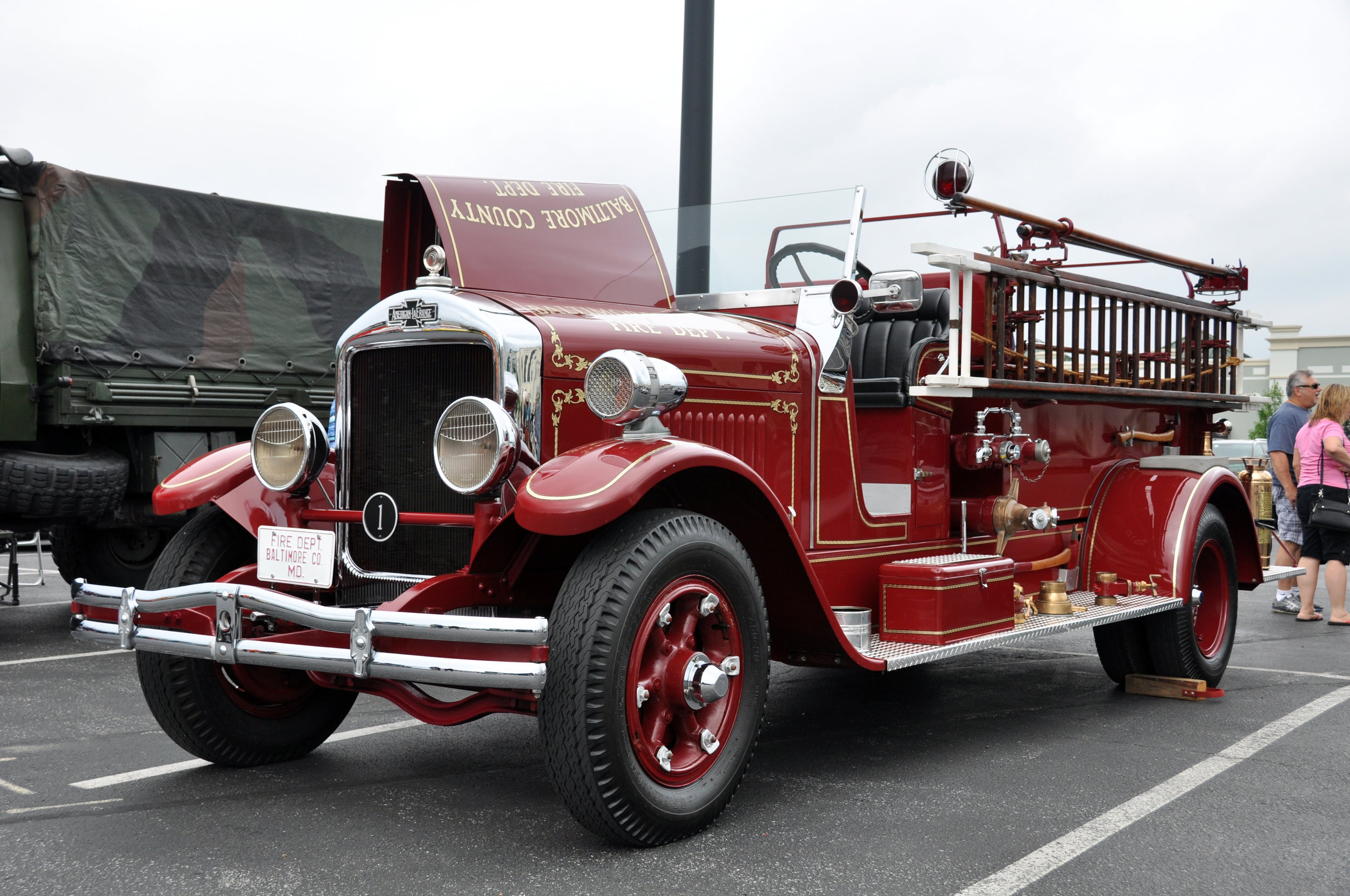 1 34 American LaFrance Fire Truck.jpg