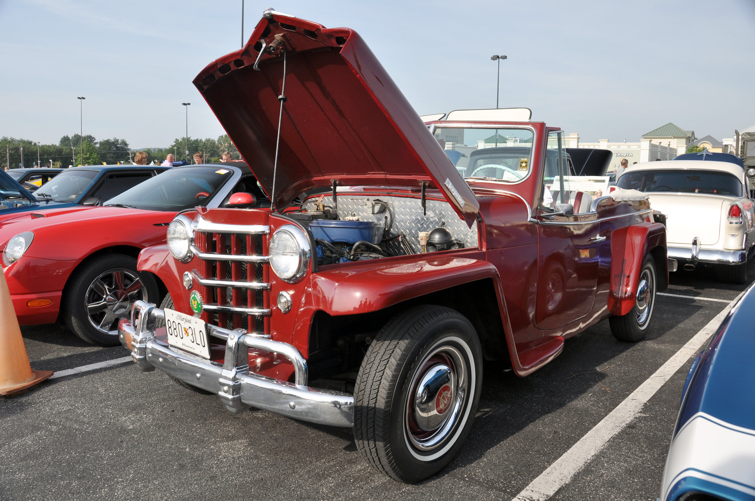 1 50 Willys Overland Jeepster.jpg