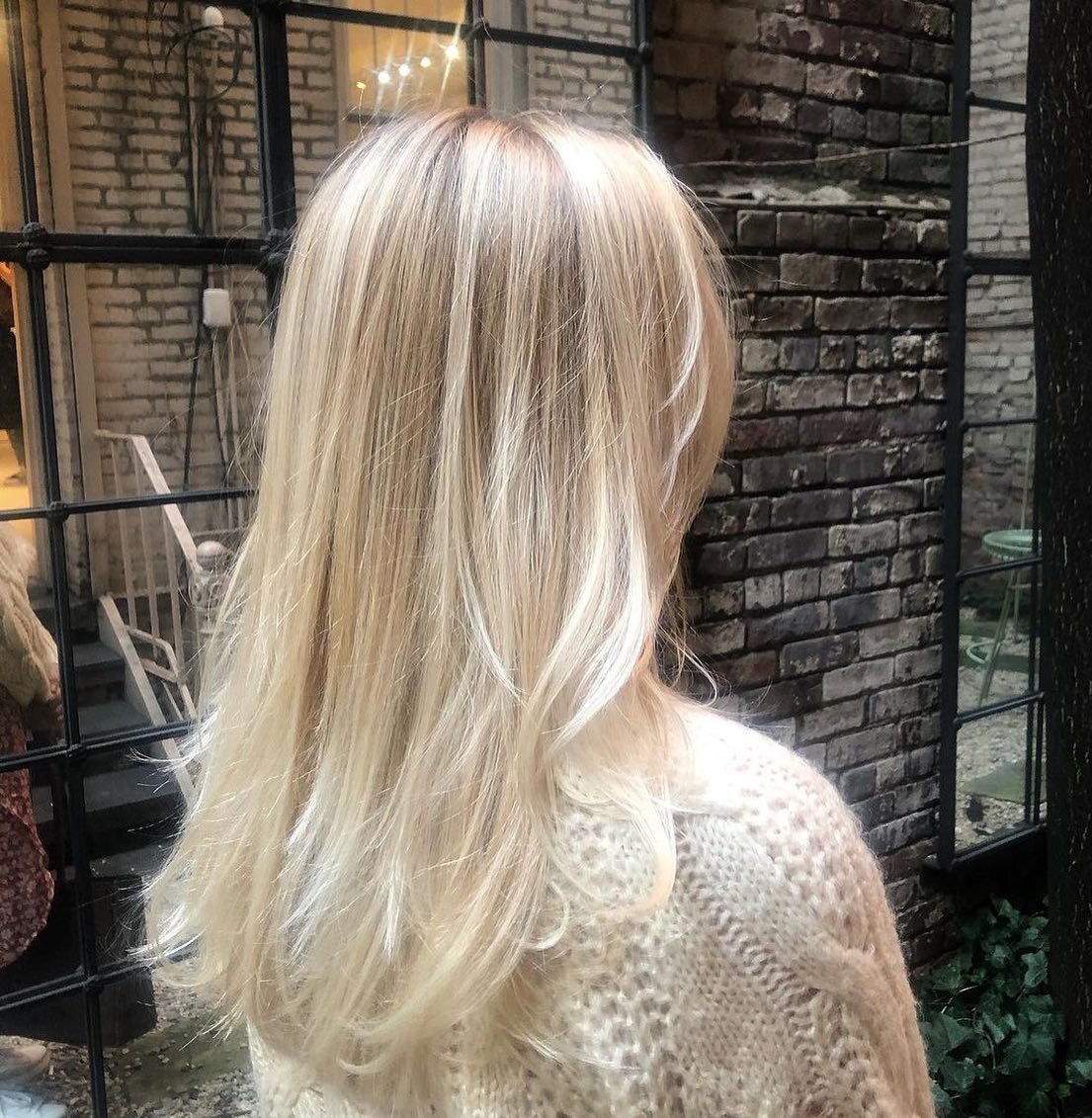 Baby blonde balayage by @mirandashafferhair for the win win 💕 and a haircut by Adel ✂️ 

#balayagenyc #handpainted #haircolornyc #highlightsnyc #style #beautynyc #beautybloggernyc #nyccolorist #nyc #newyorksalon #adelatelier #luxurysalon #boutiquesa