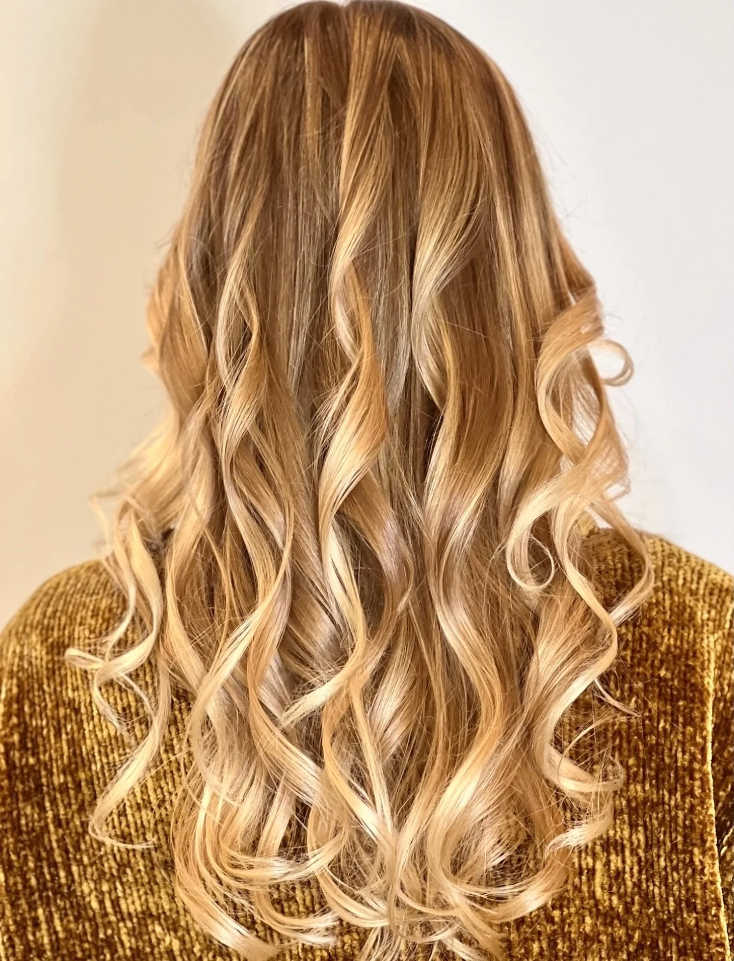 Blonde, bright, and flawless. Highlights by Frank ✨