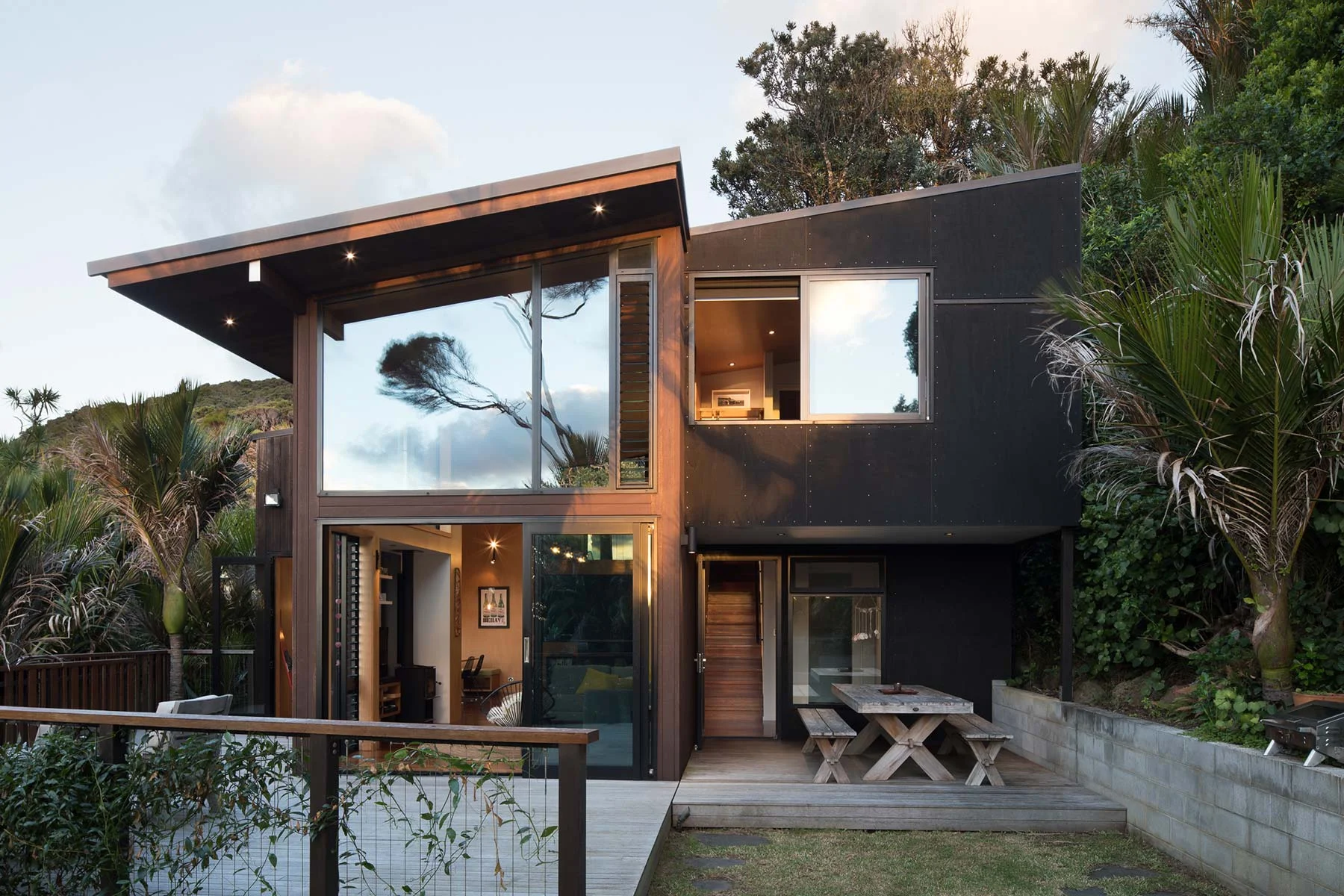 Reflective glass provides a sense of volume to the house, and displays the surrounding fauna, while sympathetic colour use ensures the house ‘sits’ within the environment.