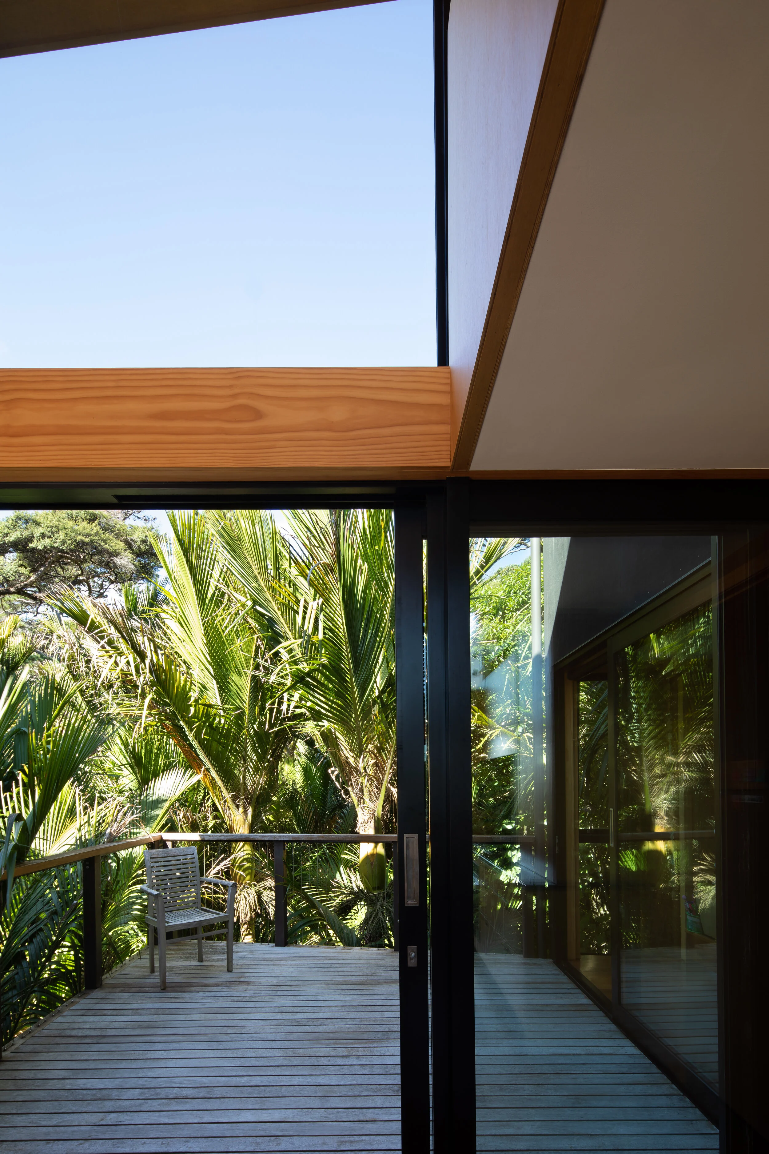  East Deck hovers above the Nikaus 