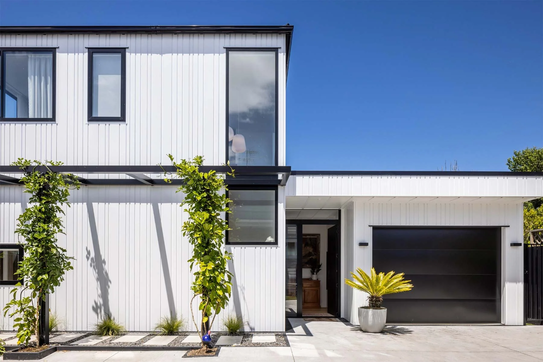 FAMILY TOWNHOUSE OF TWO COURTYARDS