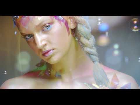 Iridescent Beauty Short