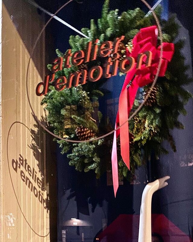 Happy Holidays! #vitaeascendere @atelier_d_emotion .
.
.
.
.
.
#merrychristmas #christmasinnewyork #madeinnyc #finejewelry #luxury #lastminutegifts #styleinspo