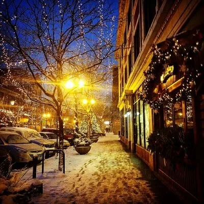 Lincoln Square, Chicago. So many good little shops to hunt for small gifts. I did enjoy that, too.