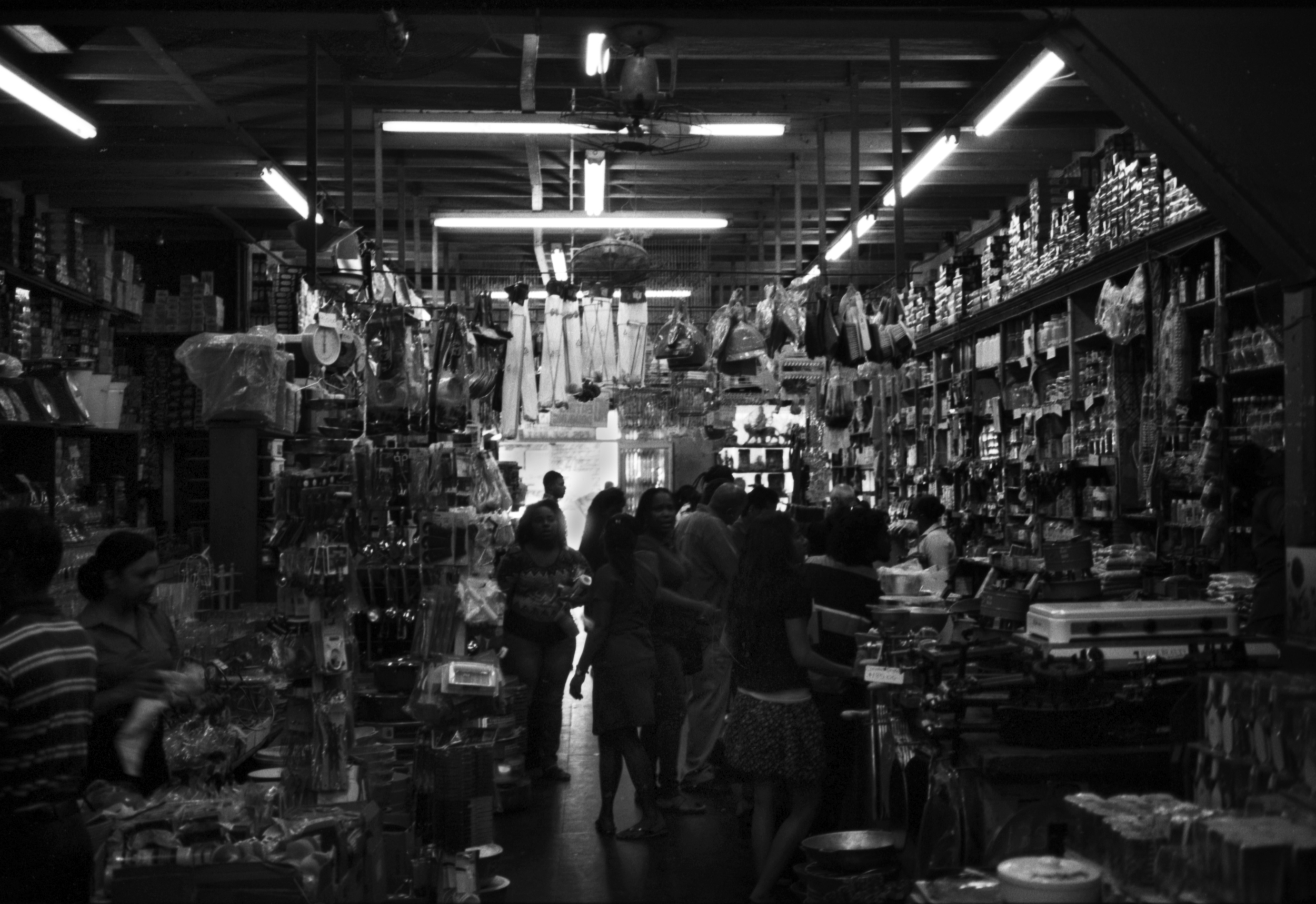 A store downtown San Fernando. You could find anything for your home in this store. Pots, cups, silverware, brooms, etc. This was the store to get it.