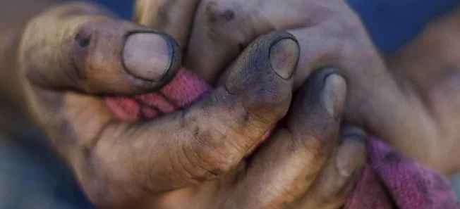 dirty-man-hands-main