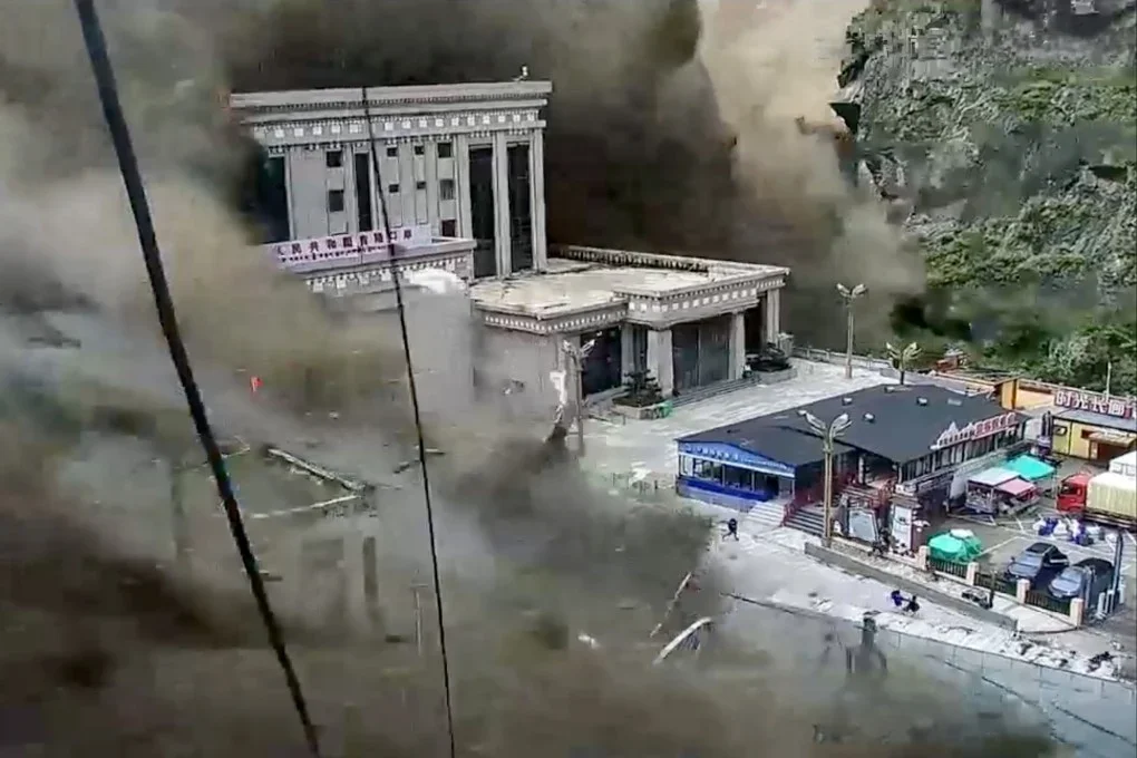THE GREAT FLOOD IN MINIATURE